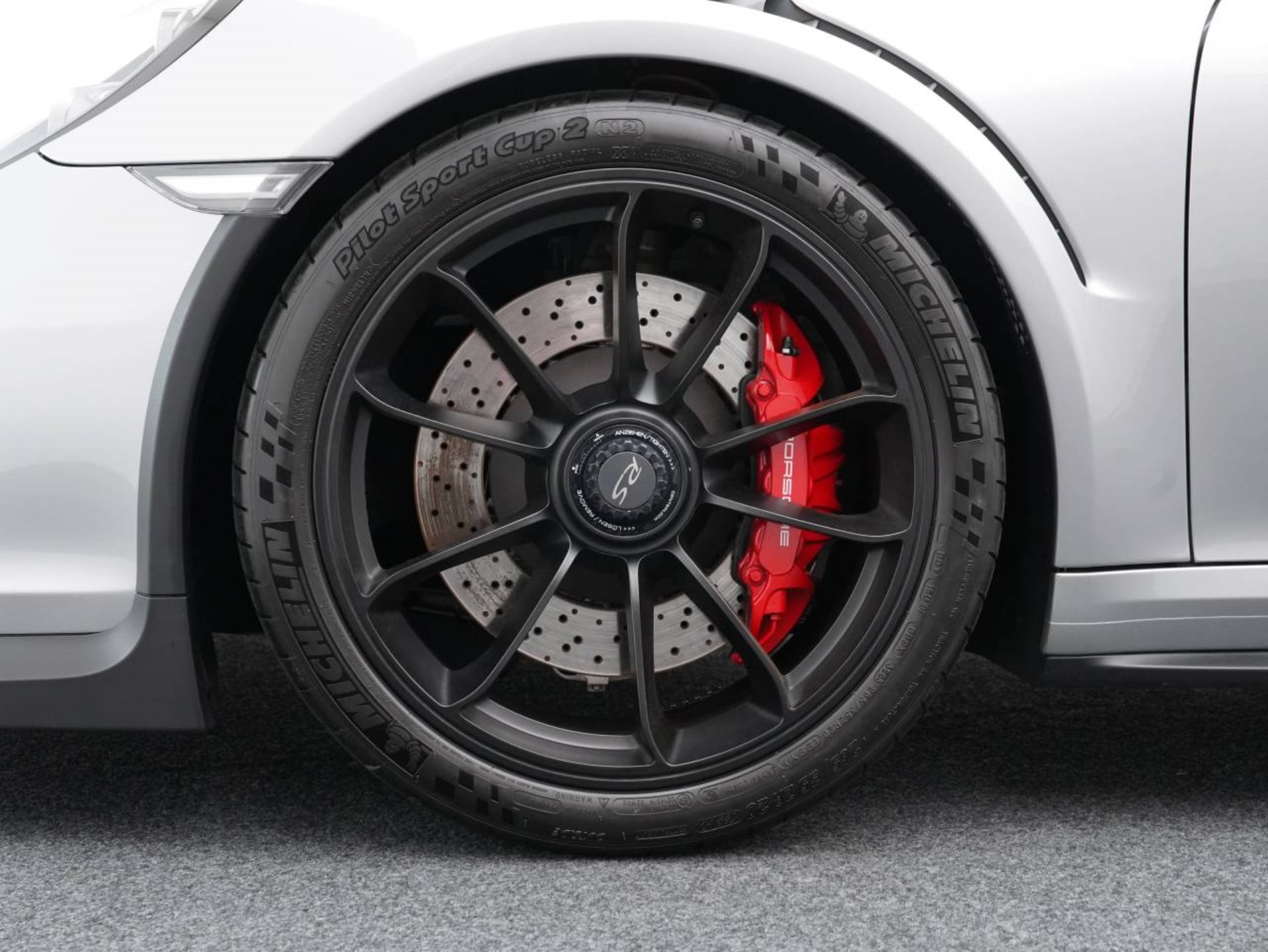 PORSCHE 911 GT3 RS-image-13