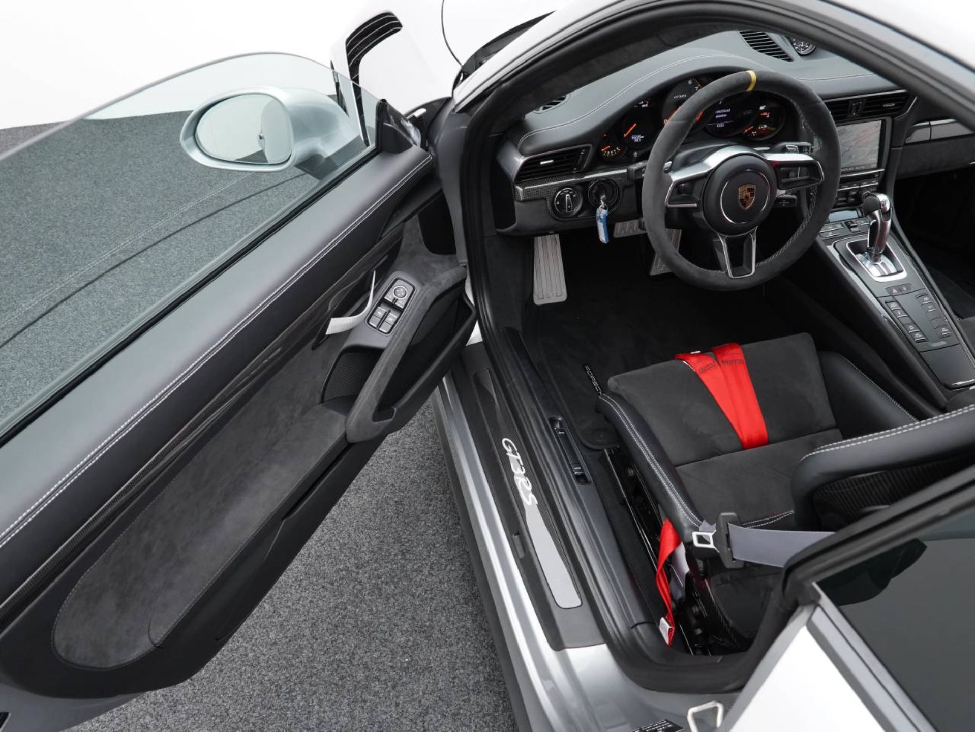 PORSCHE 911 GT3 RS-showroom-element-3