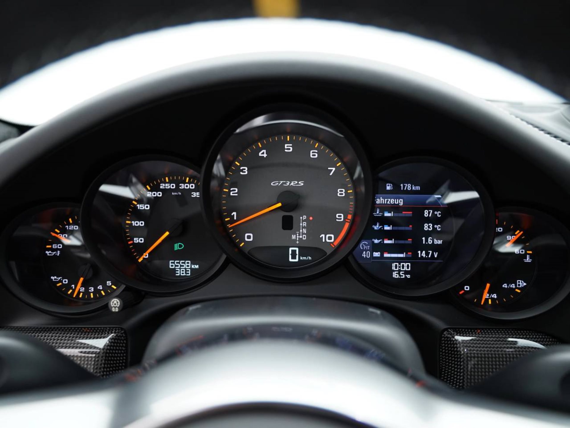 PORSCHE 911 GT3 RS-image-16