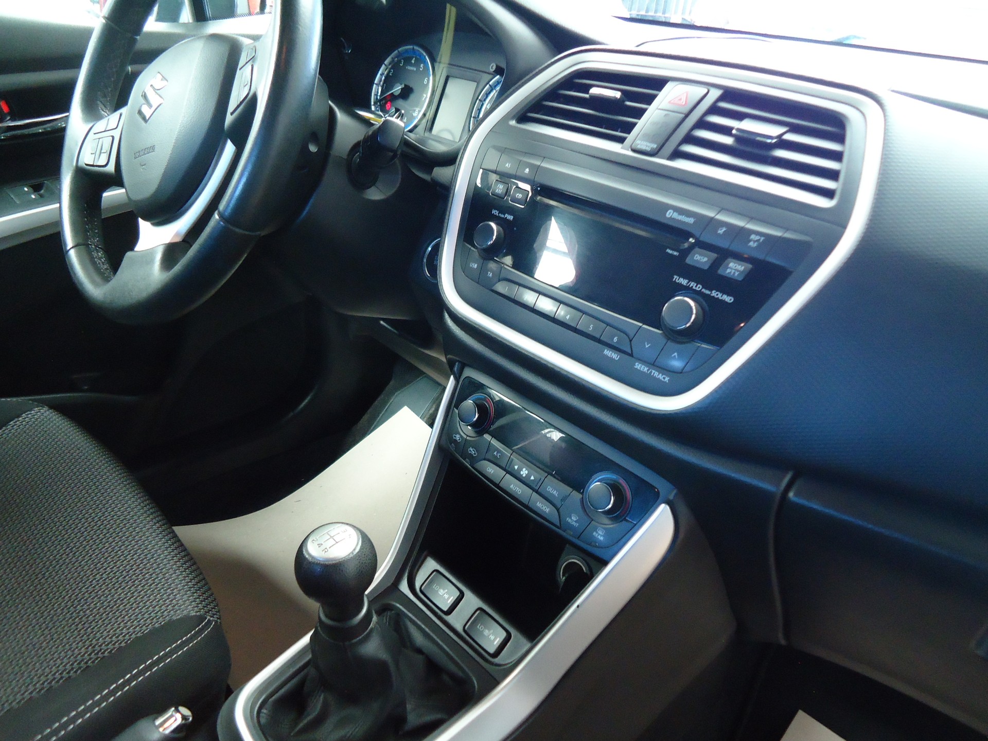 SUZUKI SX4 S-Cross 1.6 16V Compact+ 4WD-image-10