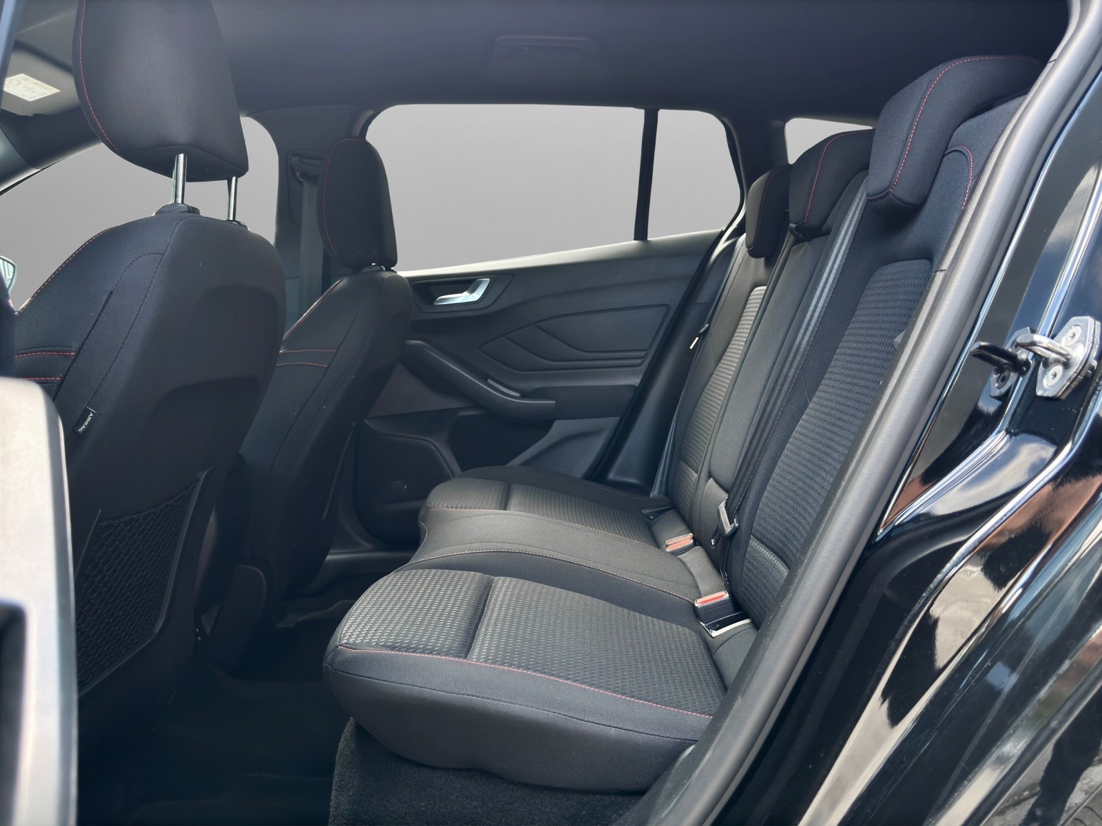 FORD Focus 1.5 TDCi ST-Line X Automatic-image-10