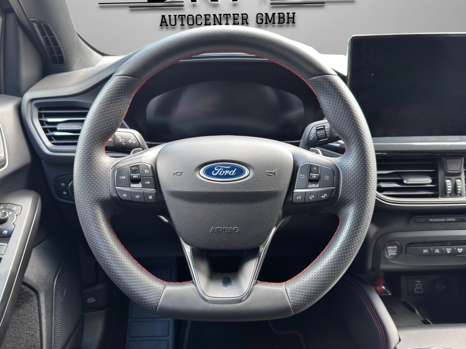 FORD Focus 1.5 TDCi ST-Line X Automatic-image-9