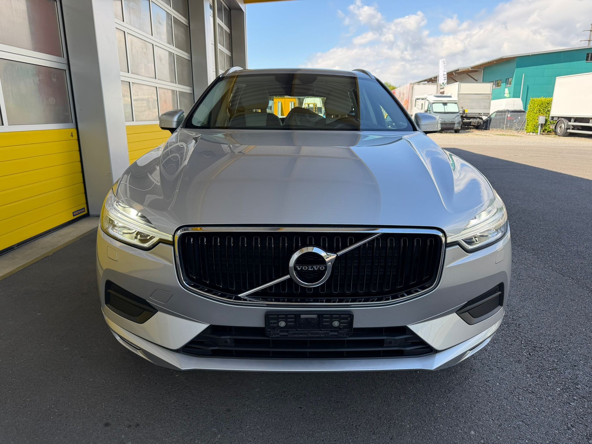 VOLVO XC60 D5 AWD Momentum Geartronic-image-1