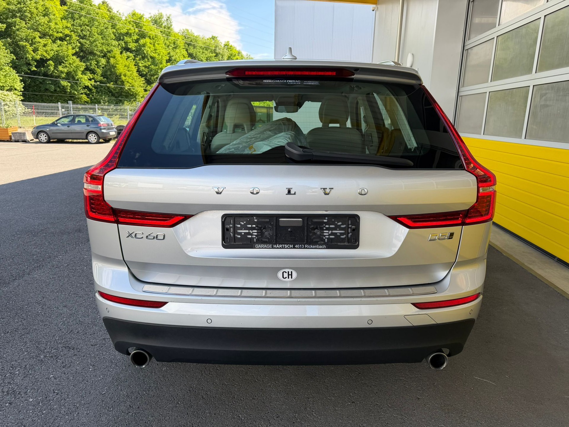 VOLVO XC60 D5 AWD Momentum Geartronic-image-4