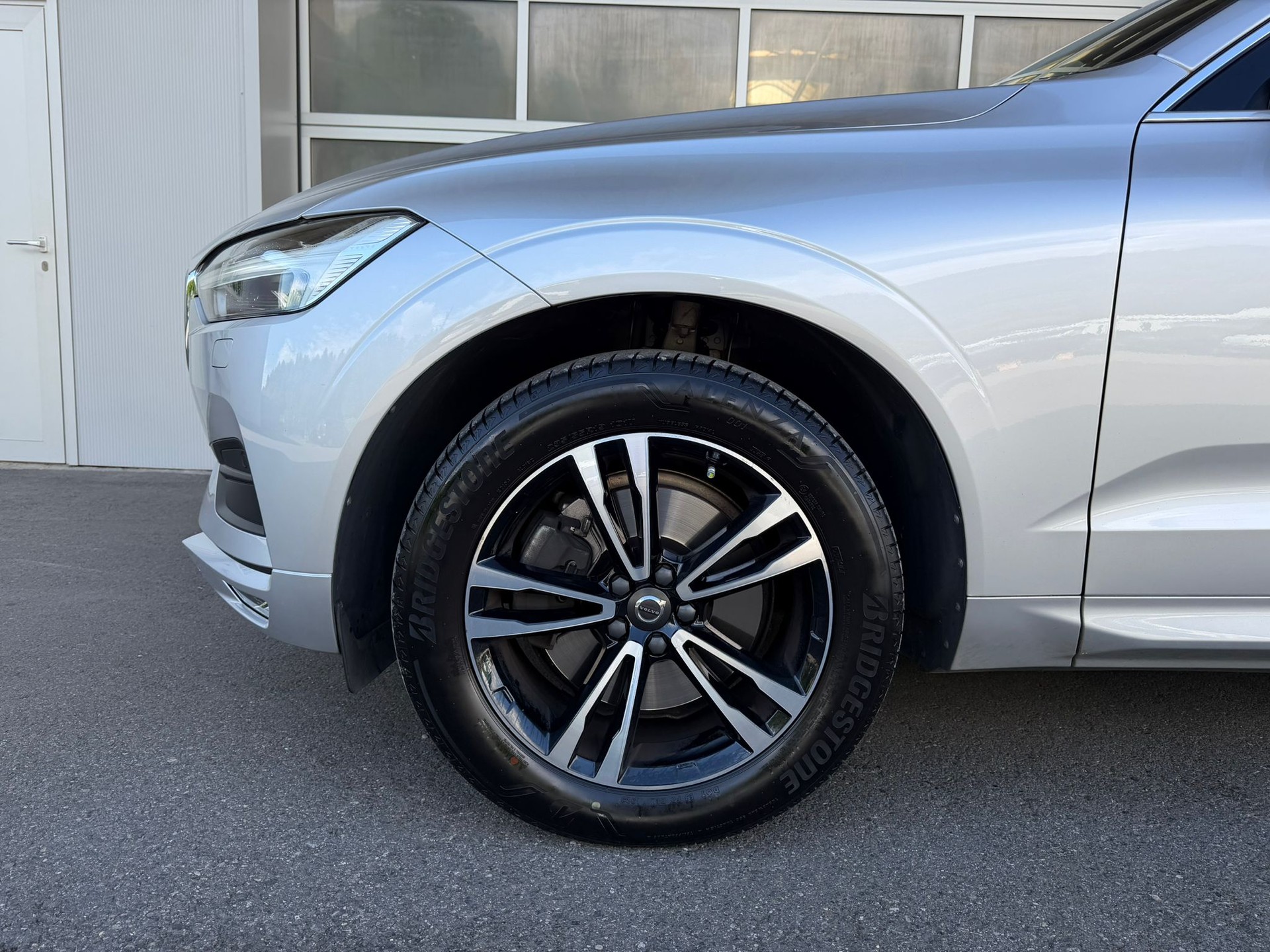 VOLVO XC60 D5 AWD Momentum Geartronic-image-11