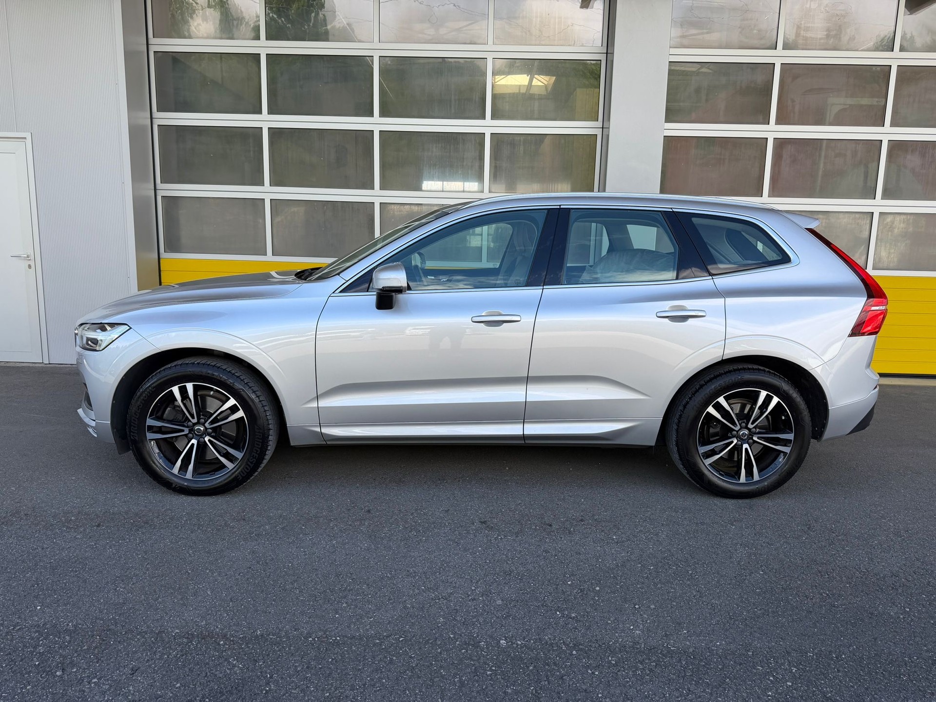 VOLVO XC60 D5 AWD Momentum Geartronic-image-13