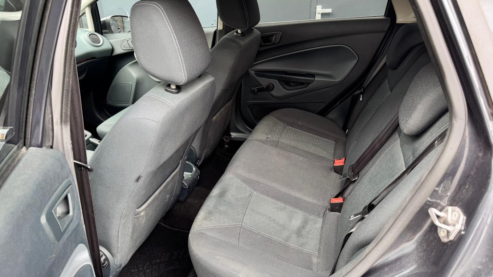 FORD Fiesta 1.6 16V Titanium-image-9