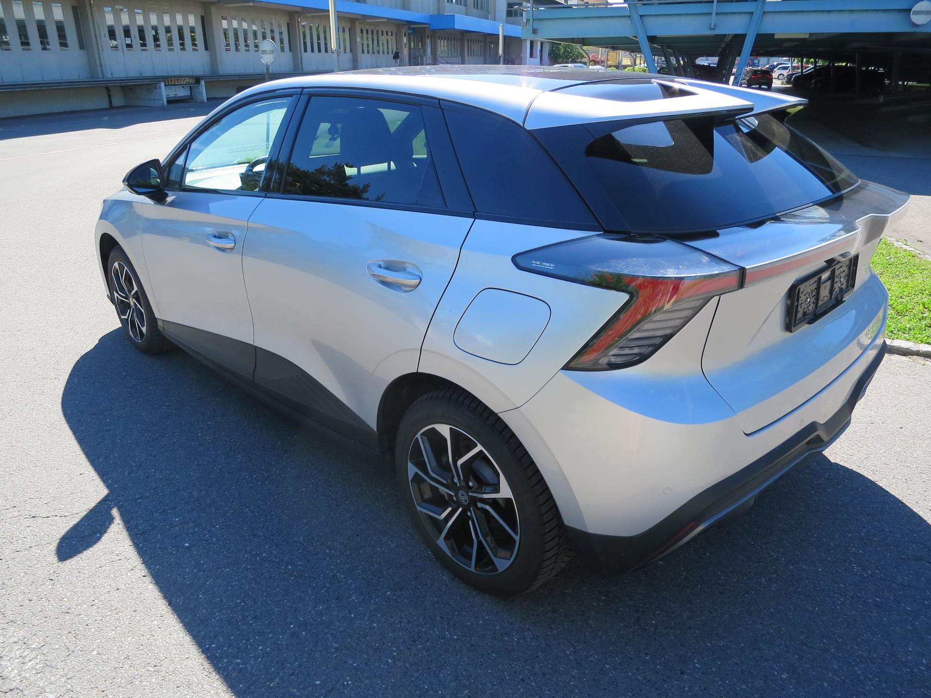 MG 4 EV 64kWh Luxury-image-6