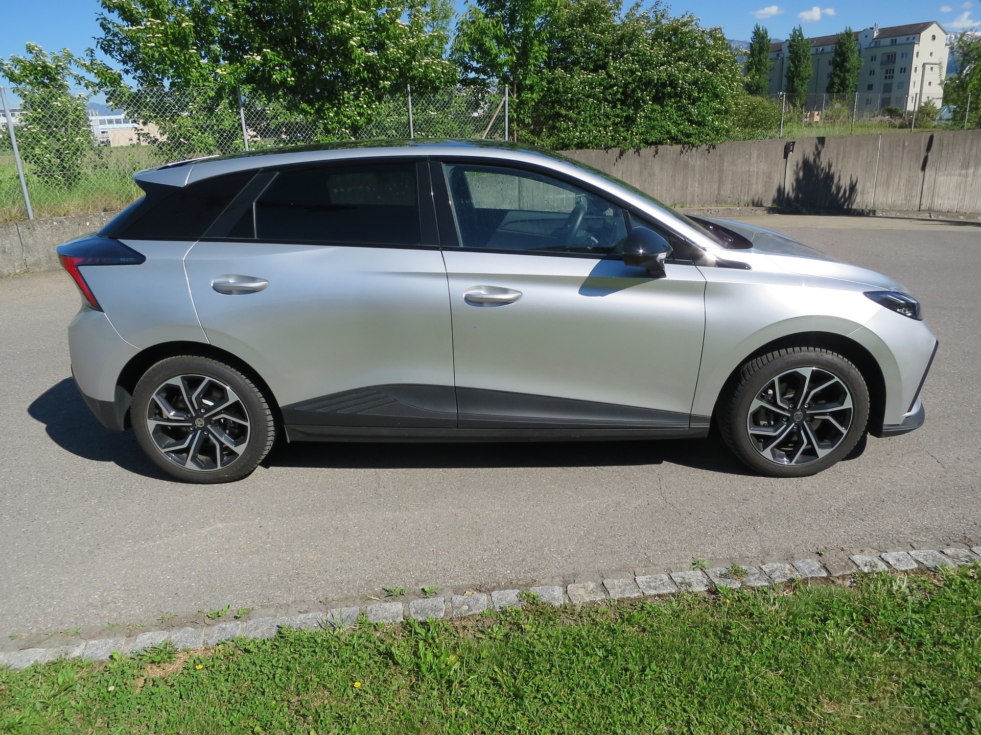 MG 4 EV 64kWh Luxury-image-3
