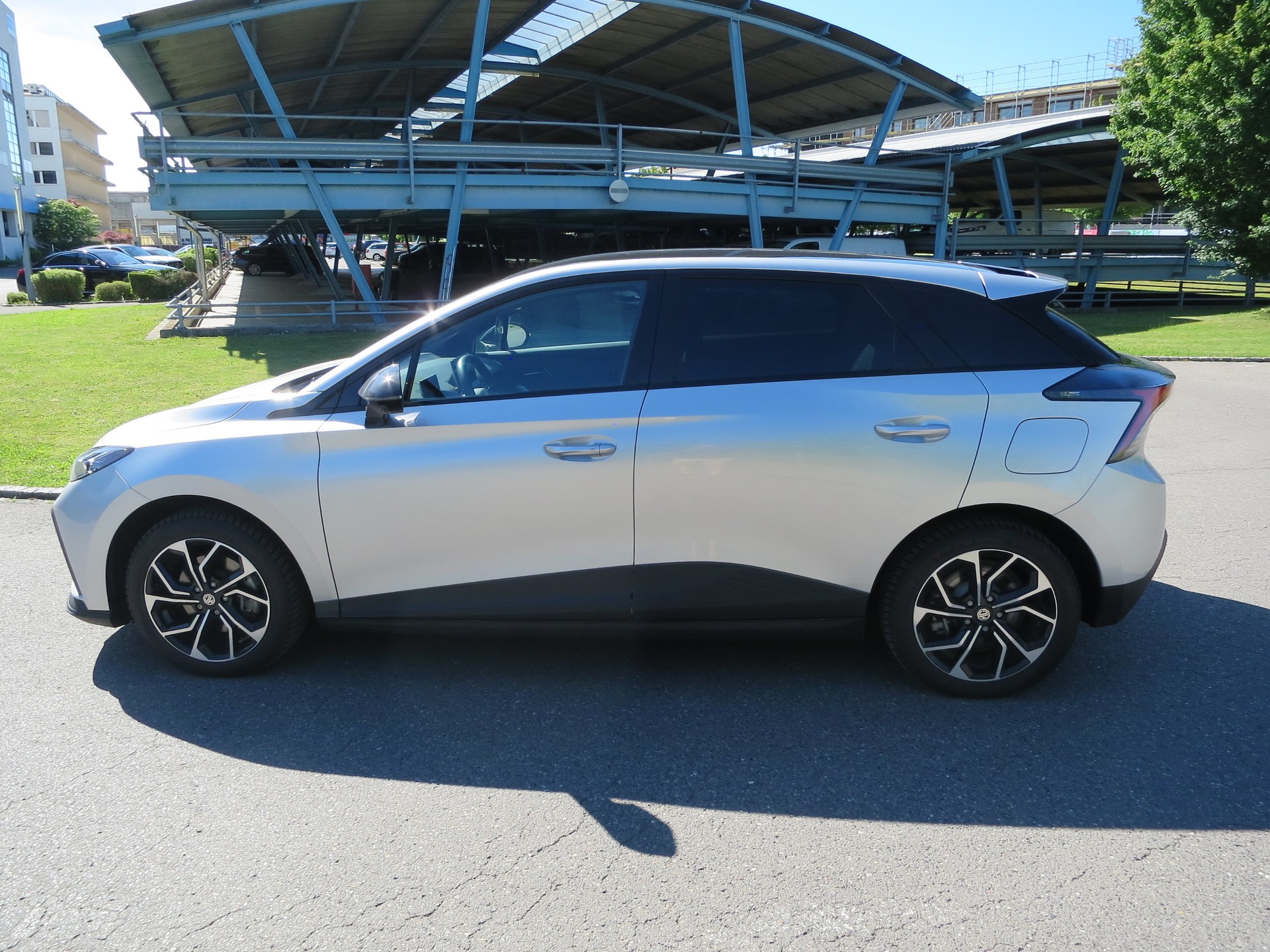 MG 4 EV 64kWh Luxury-image-7
