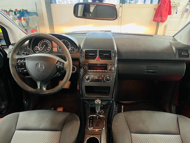 MERCEDES-BENZ A 150 Classic-image-15