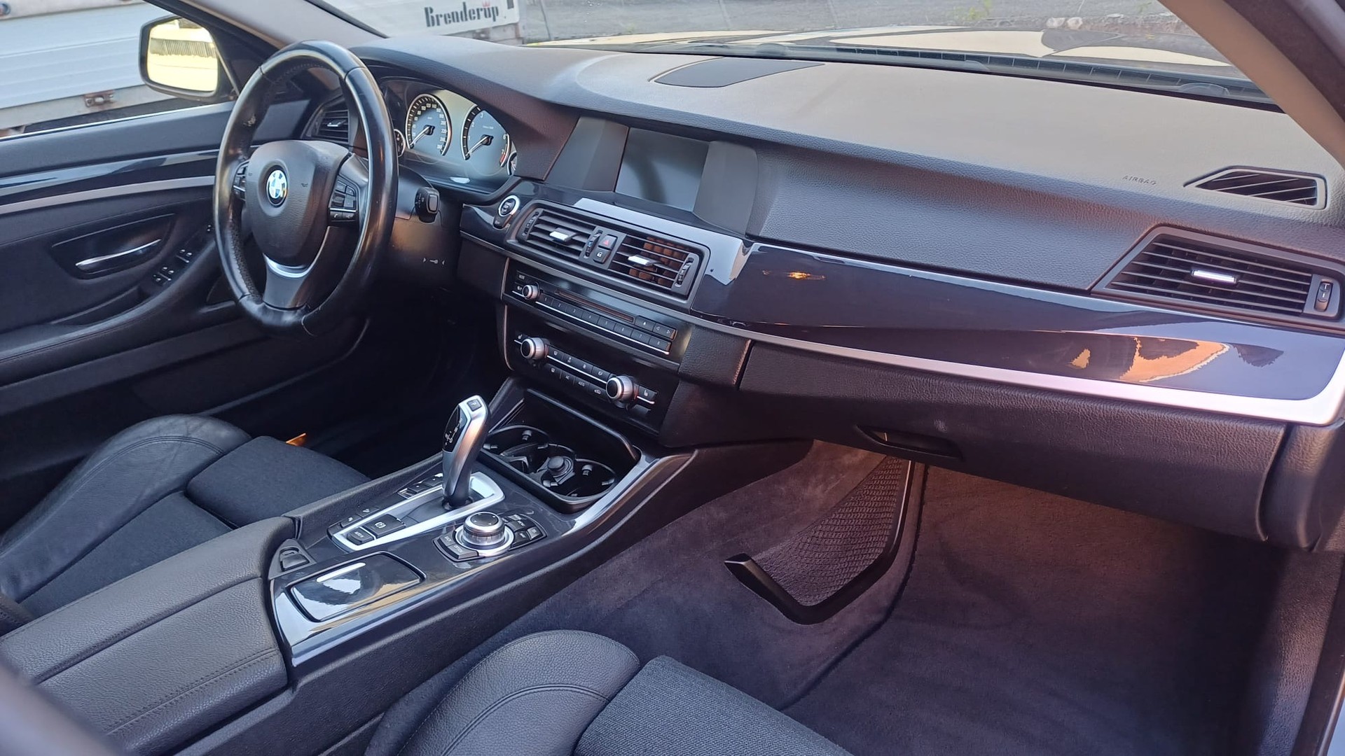 BMW 528i xDrive Touring Steptronic-image-11