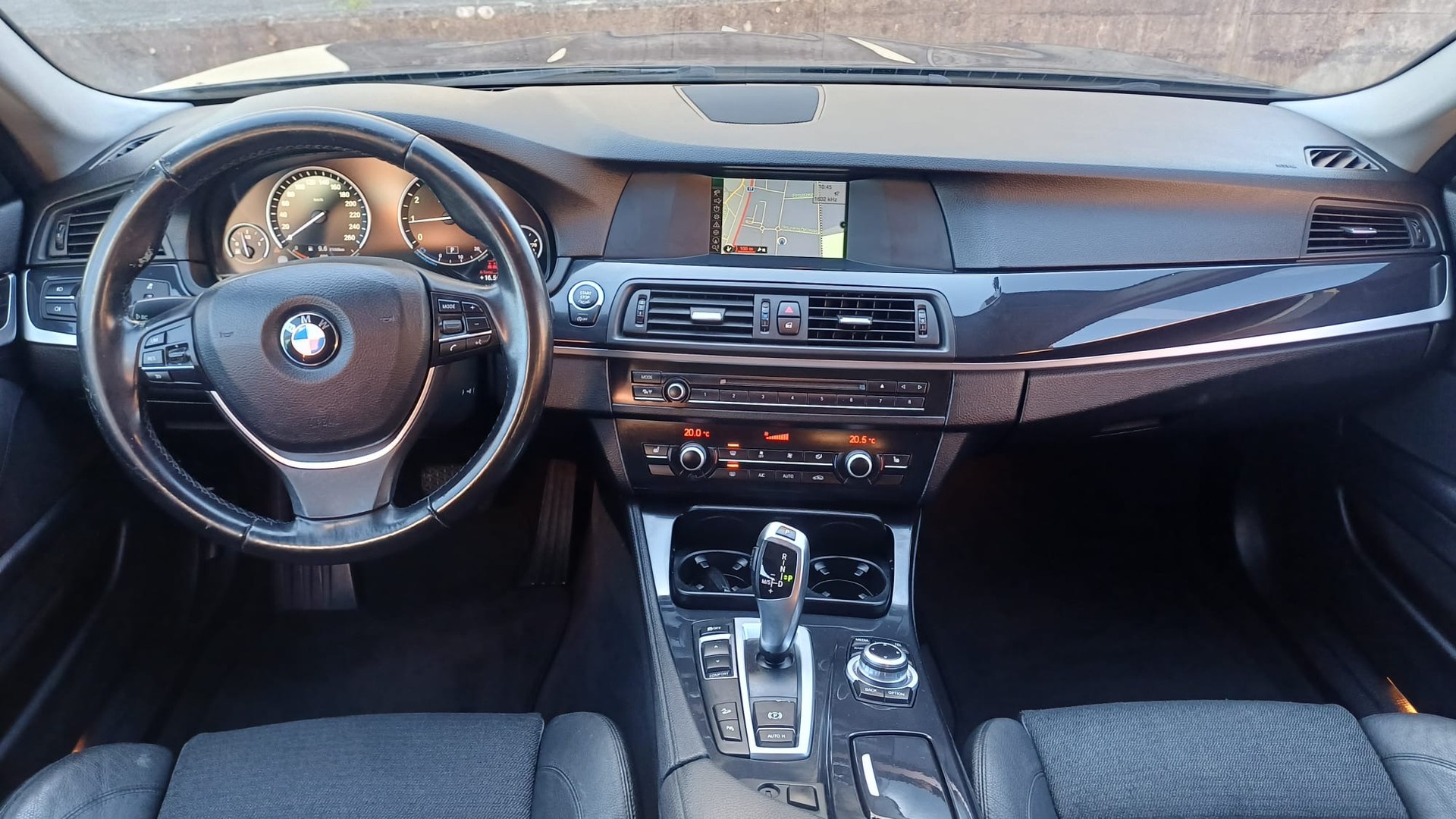 BMW 528i xDrive Touring Steptronic-image-12
