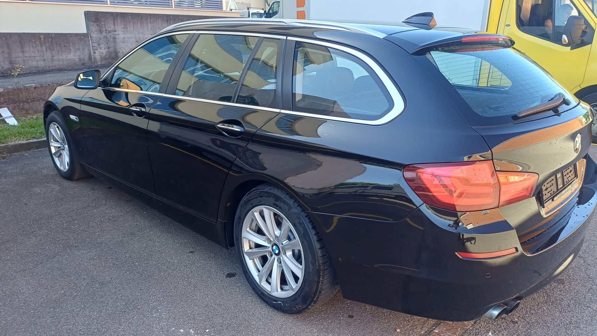 BMW 528i xDrive Touring Steptronic-image-3