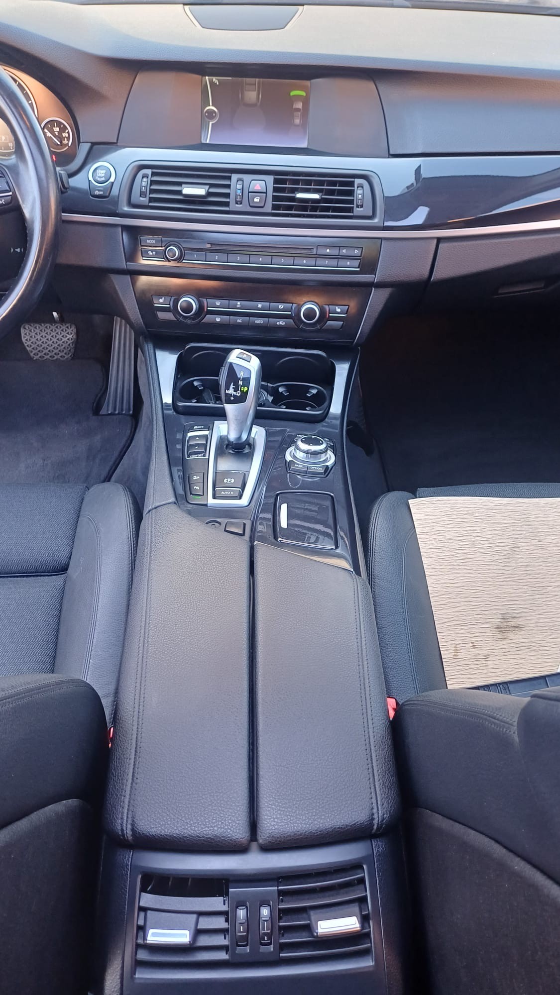 BMW 528i xDrive Touring Steptronic-image-13