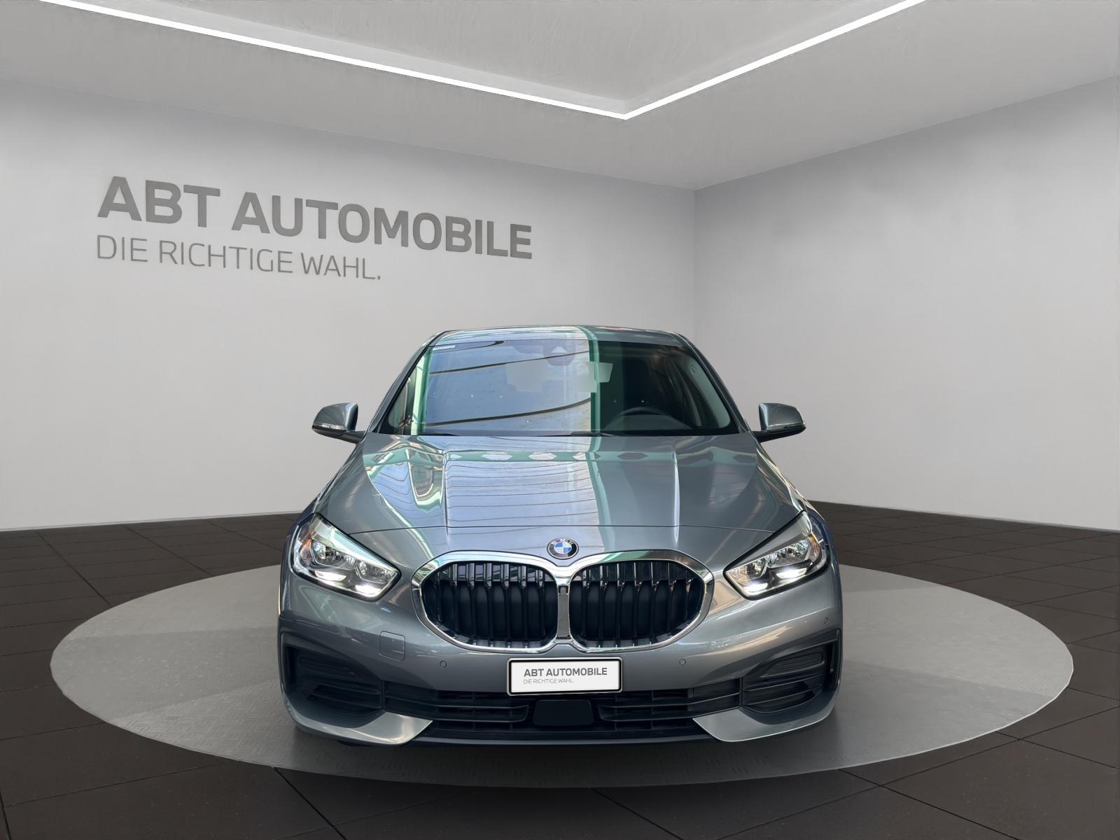 BMW 120d xDrive-showroom-element-1