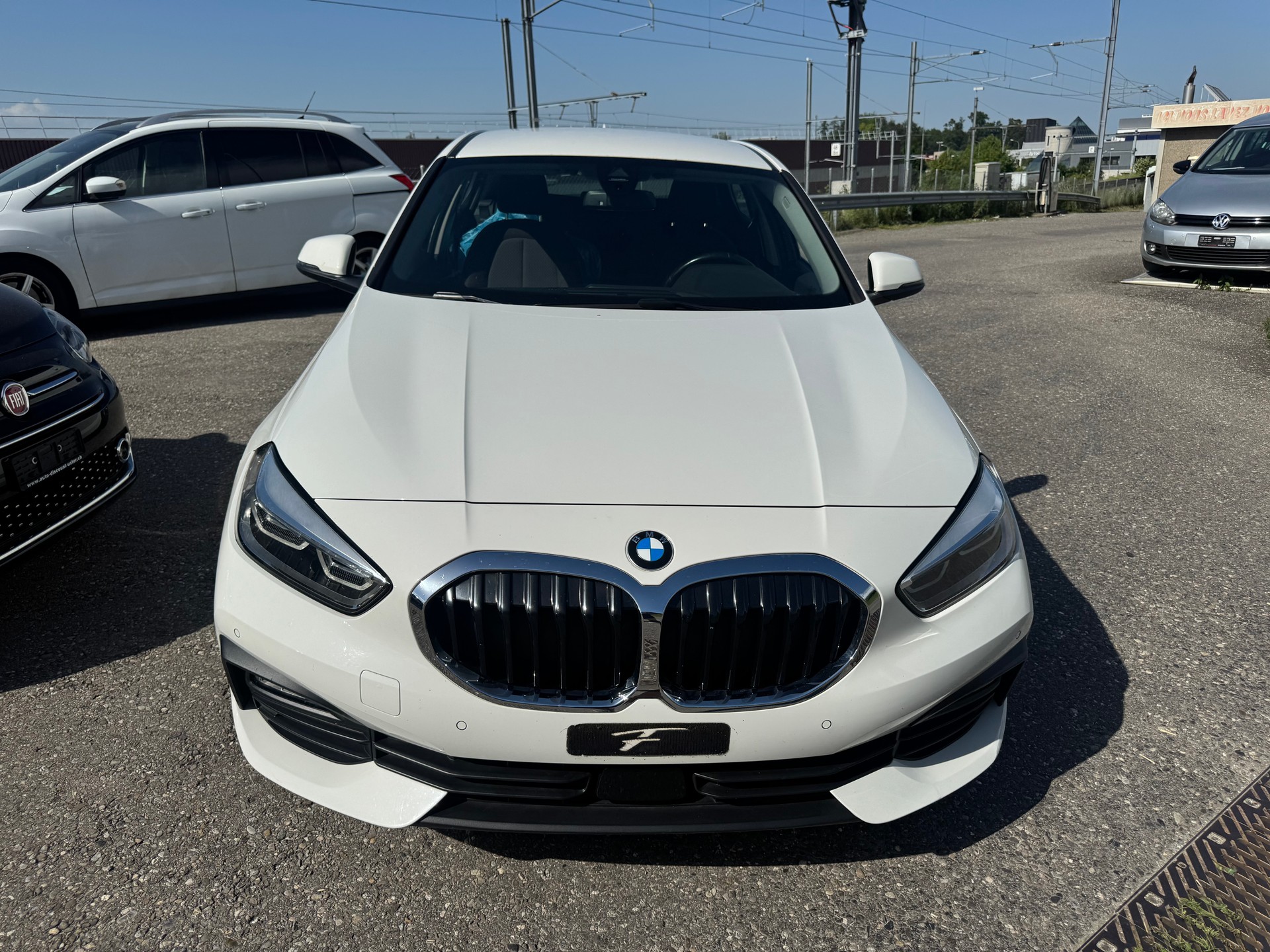 BMW 118i Steptronic Essential Edition-image-1