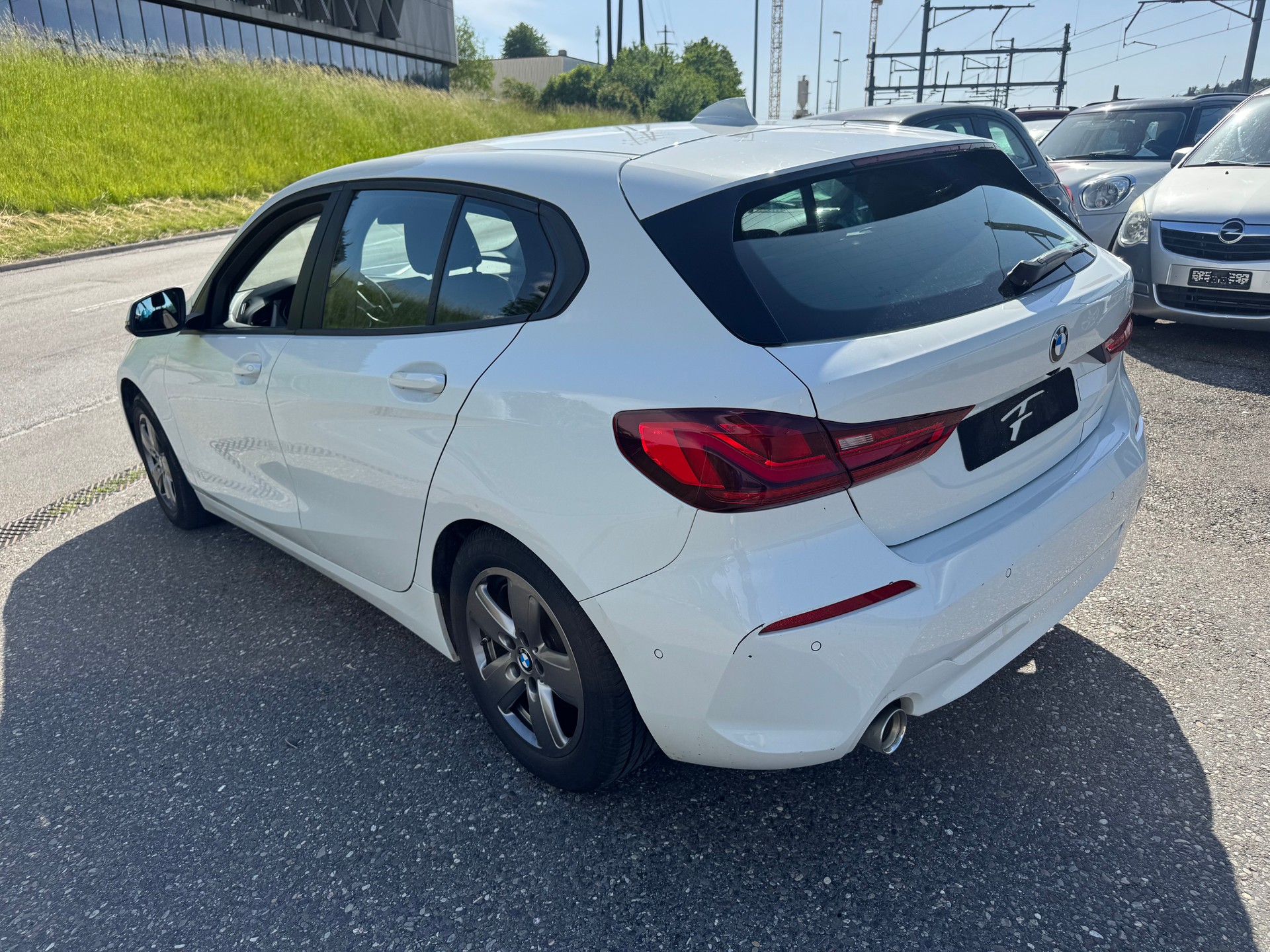 BMW 118i Steptronic Essential Edition-image-5