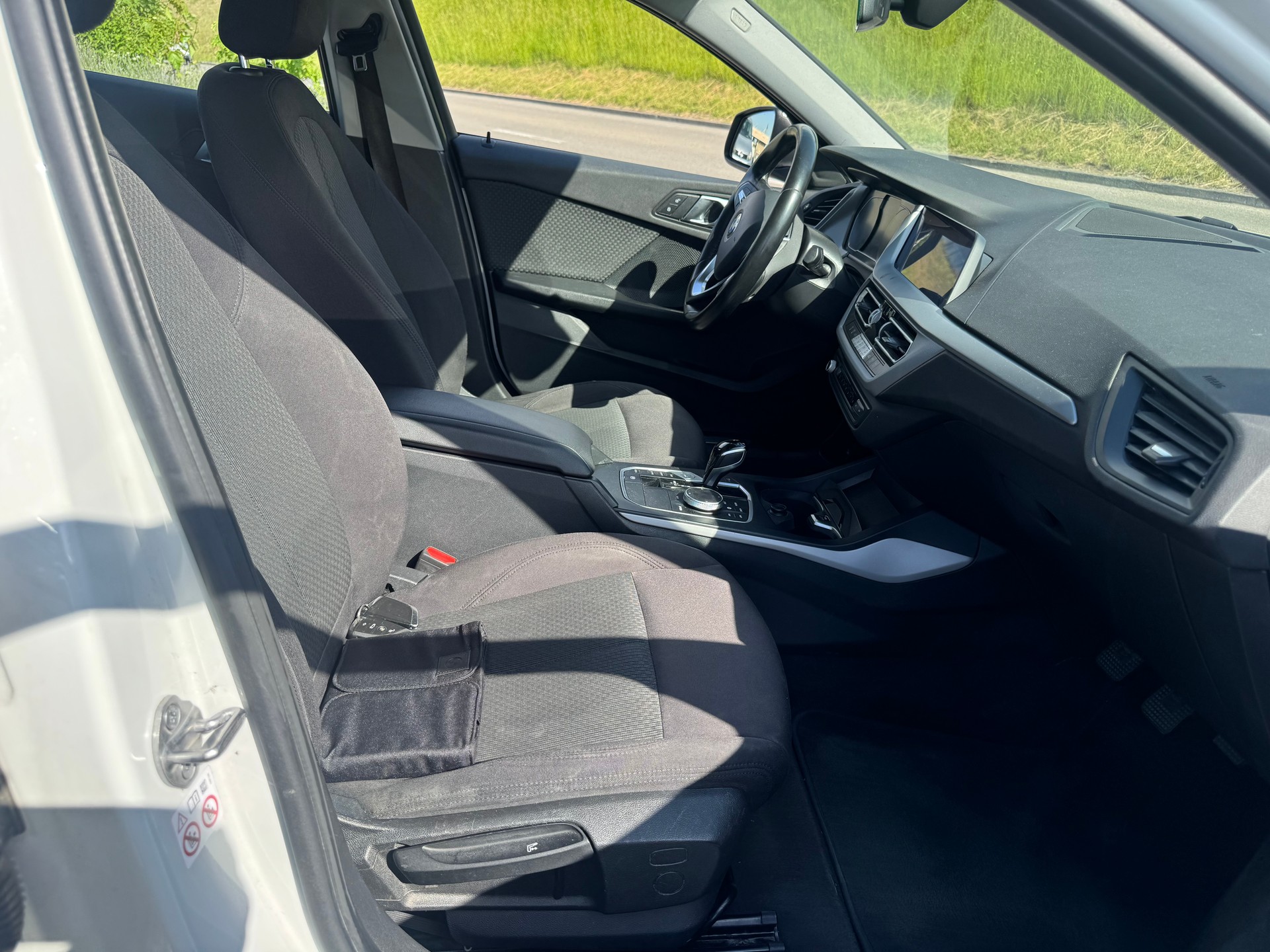 BMW 118i Steptronic Essential Edition-image-10
