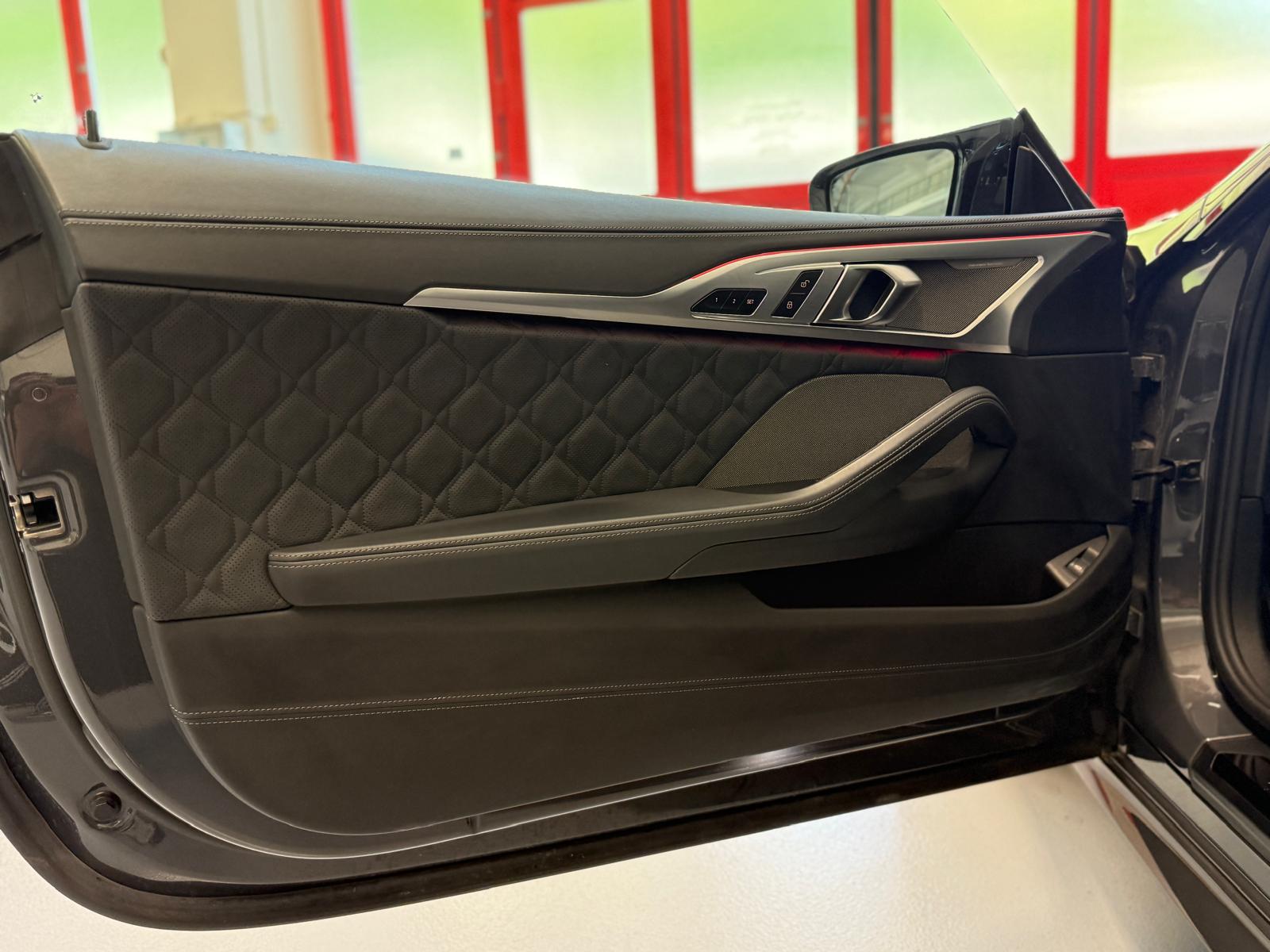 BMW M8 xDrive Steptronic M Competition-image-9