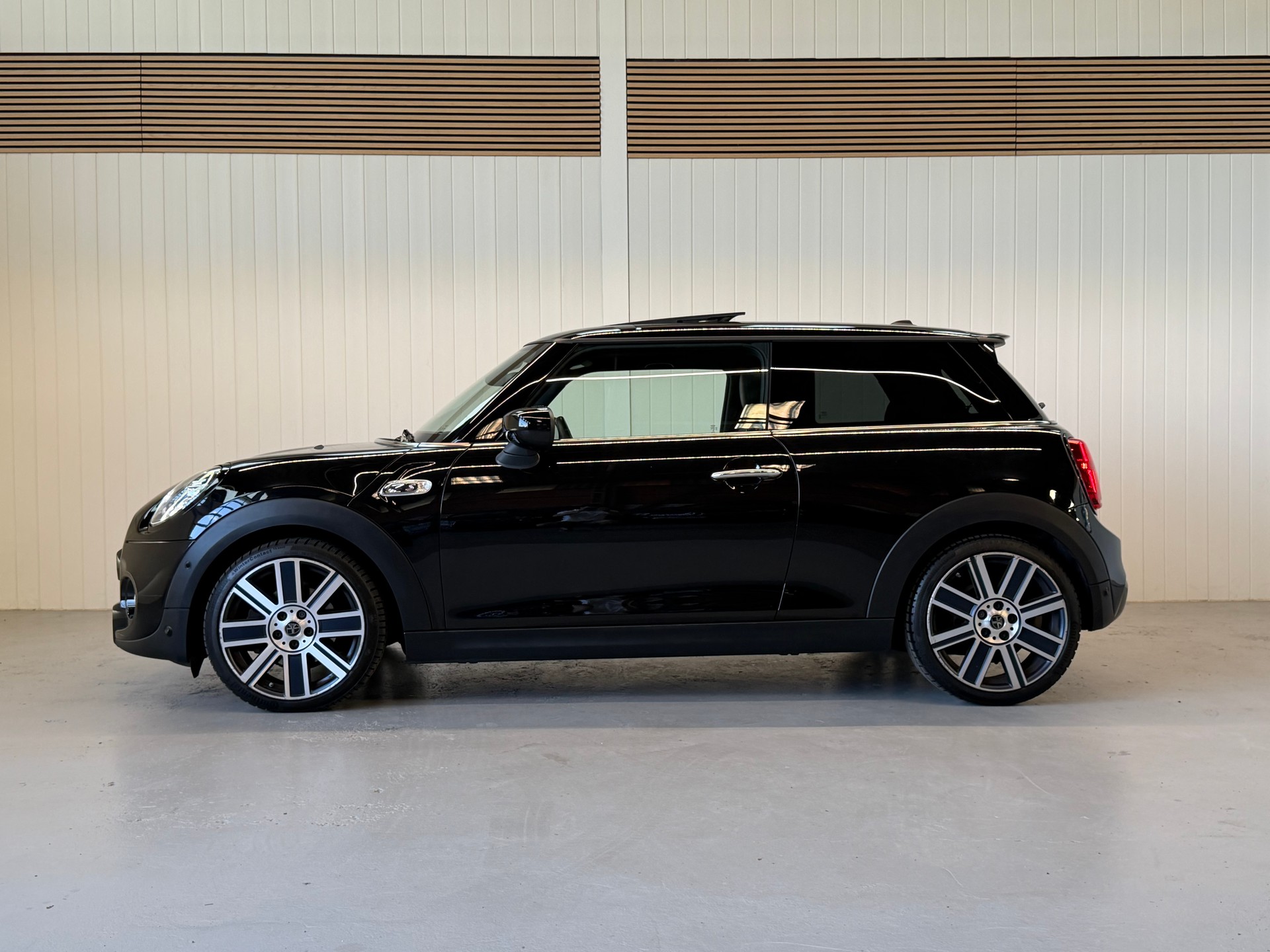 MINI Cooper S Steptronic DKG frisch ab MFK & Service-showroom-element-1