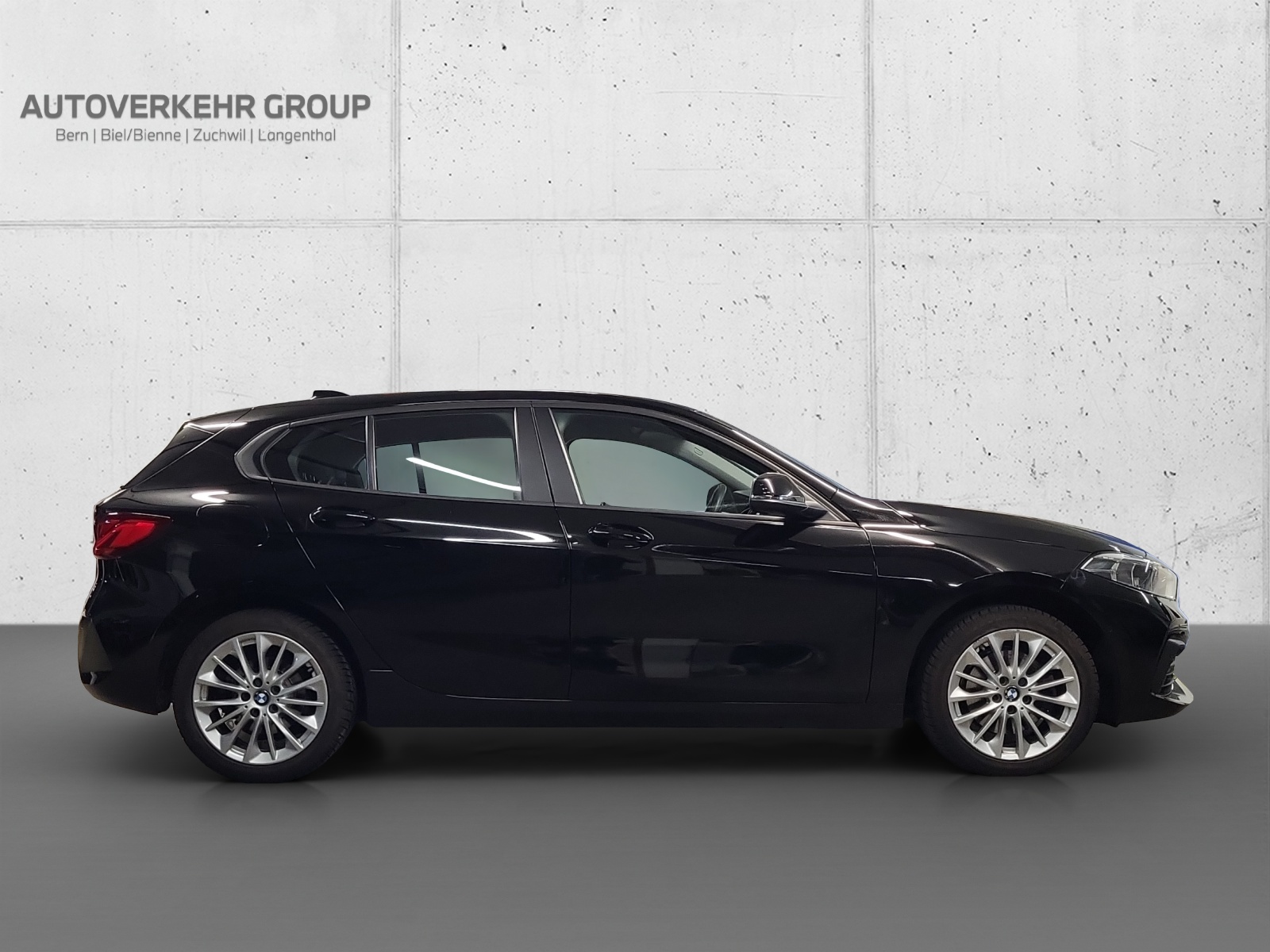BMW 118i Steptronic-showroom-element-3