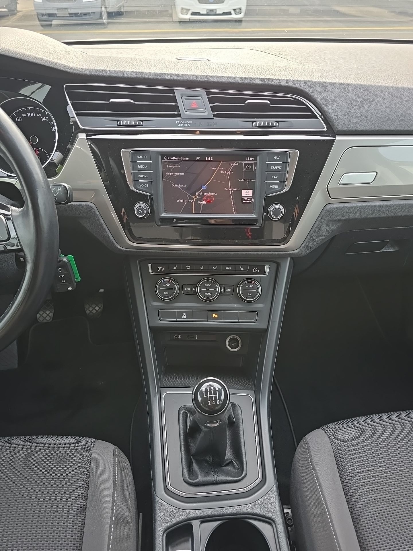 VW Touran 1.4 TSI BlueMotion Technology Family-image-9
