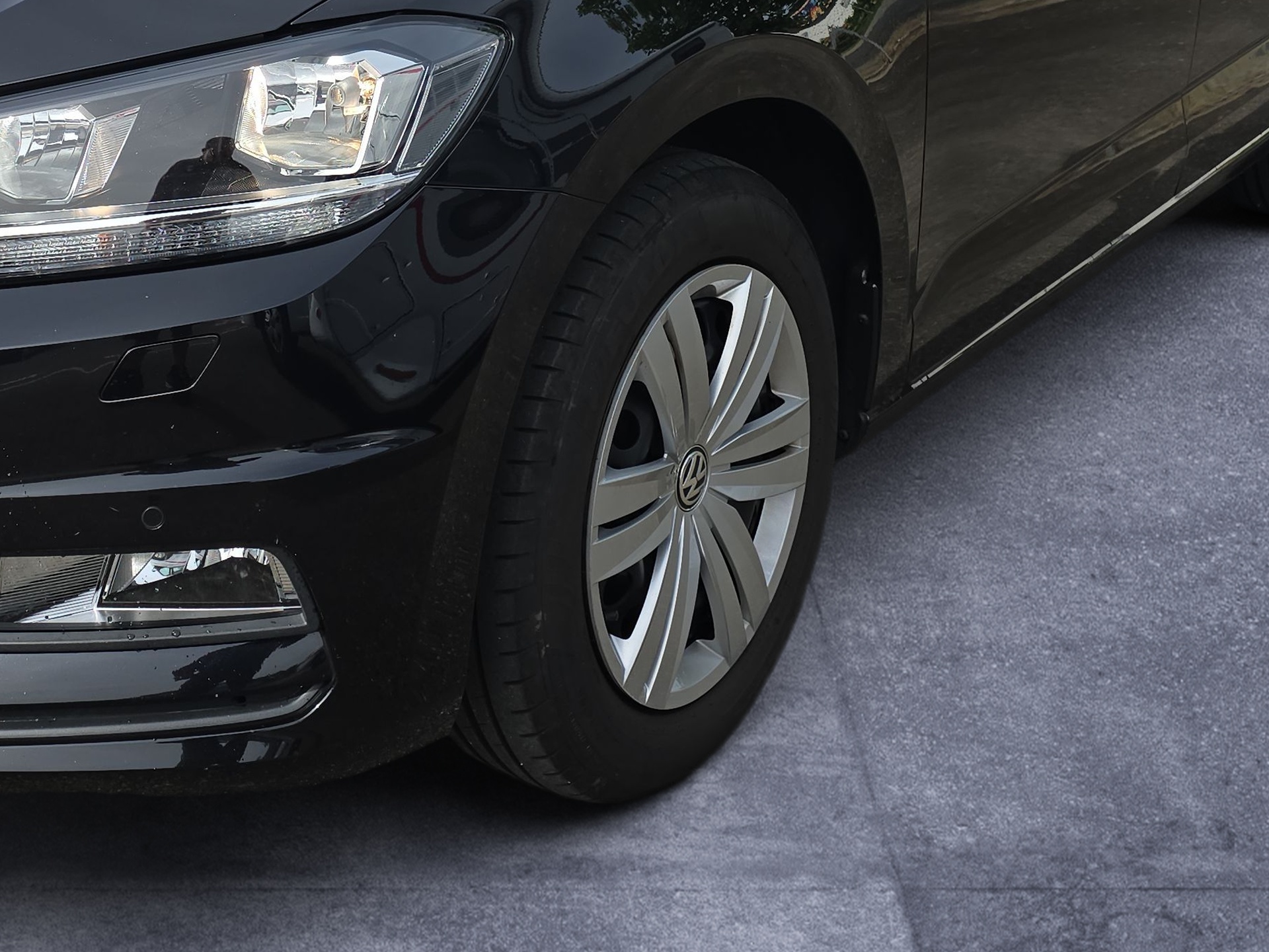 VW Touran 1.4 TSI BlueMotion Technology Family-image-4