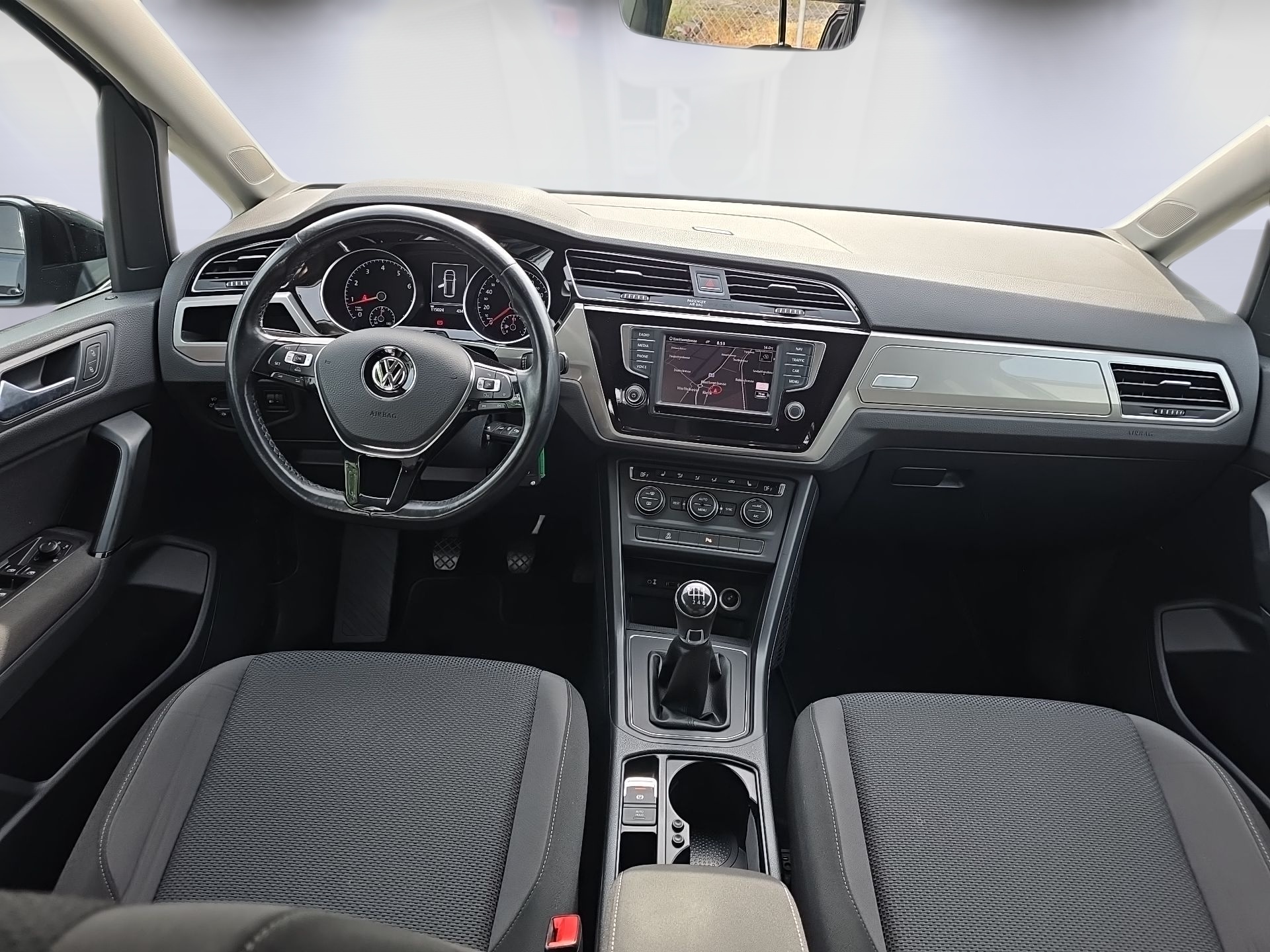VW Touran 1.4 TSI BlueMotion Technology Family-image-8