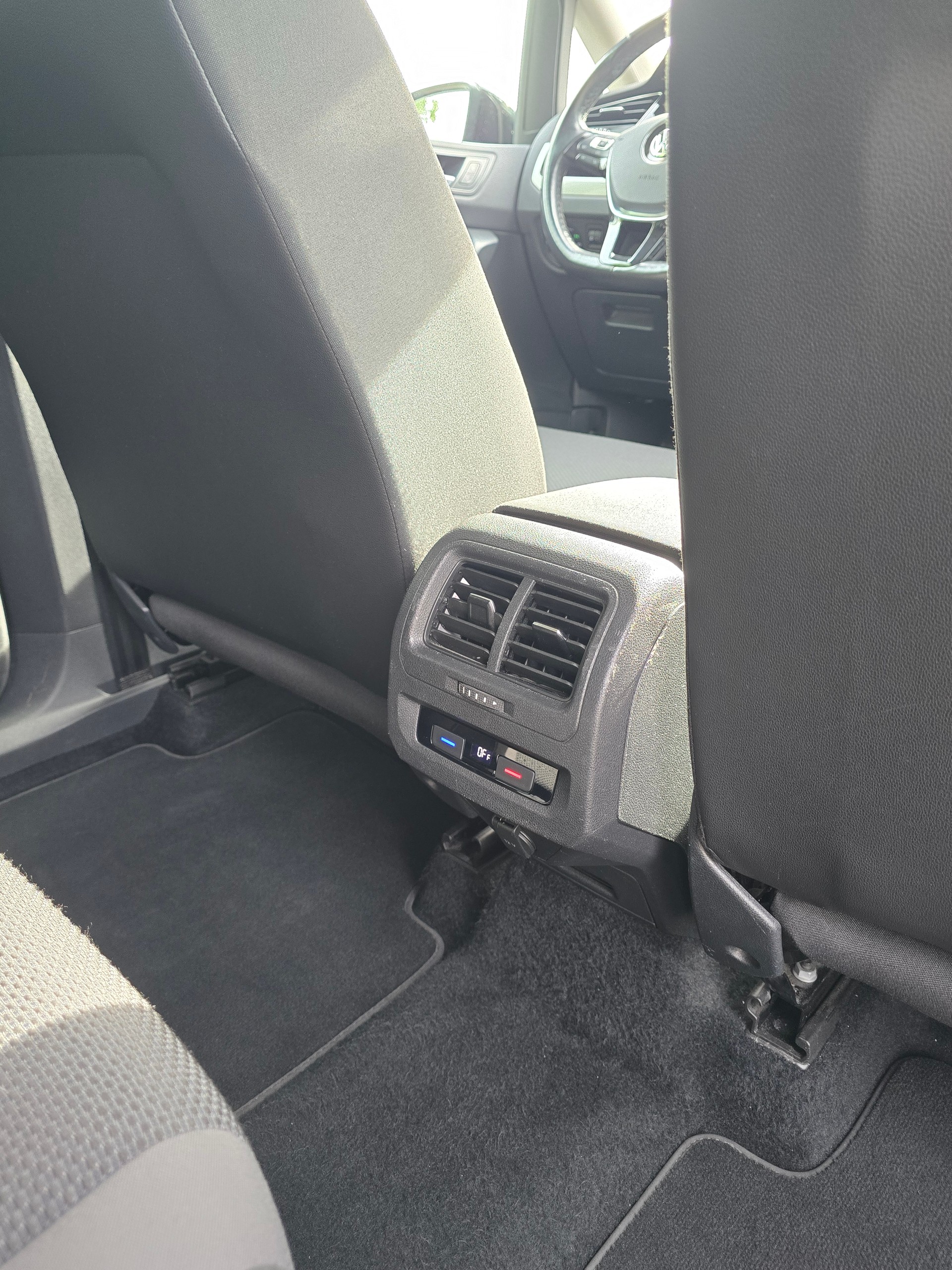 VW Touran 1.4 TSI BlueMotion Technology Family-image-16