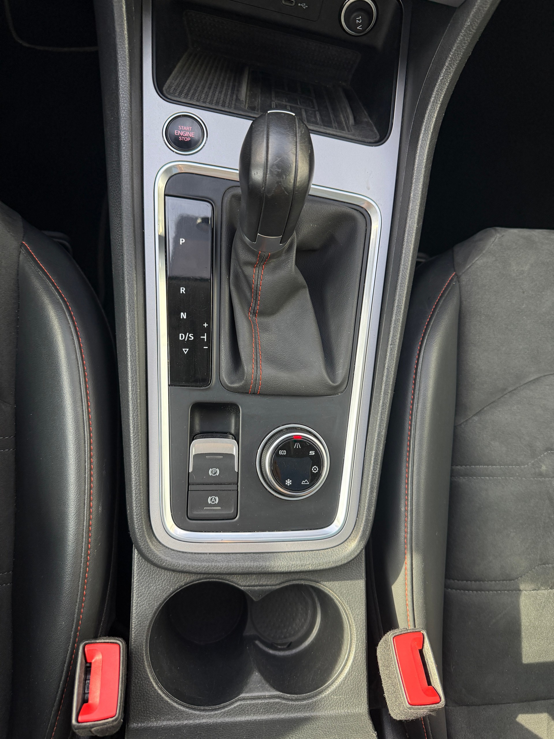 SEAT Ateca 2.0 TDI CR Hola FR DSG 4Drive * 1. HAND * FRISCH MFK * AHK * PANORAMA*-image-21