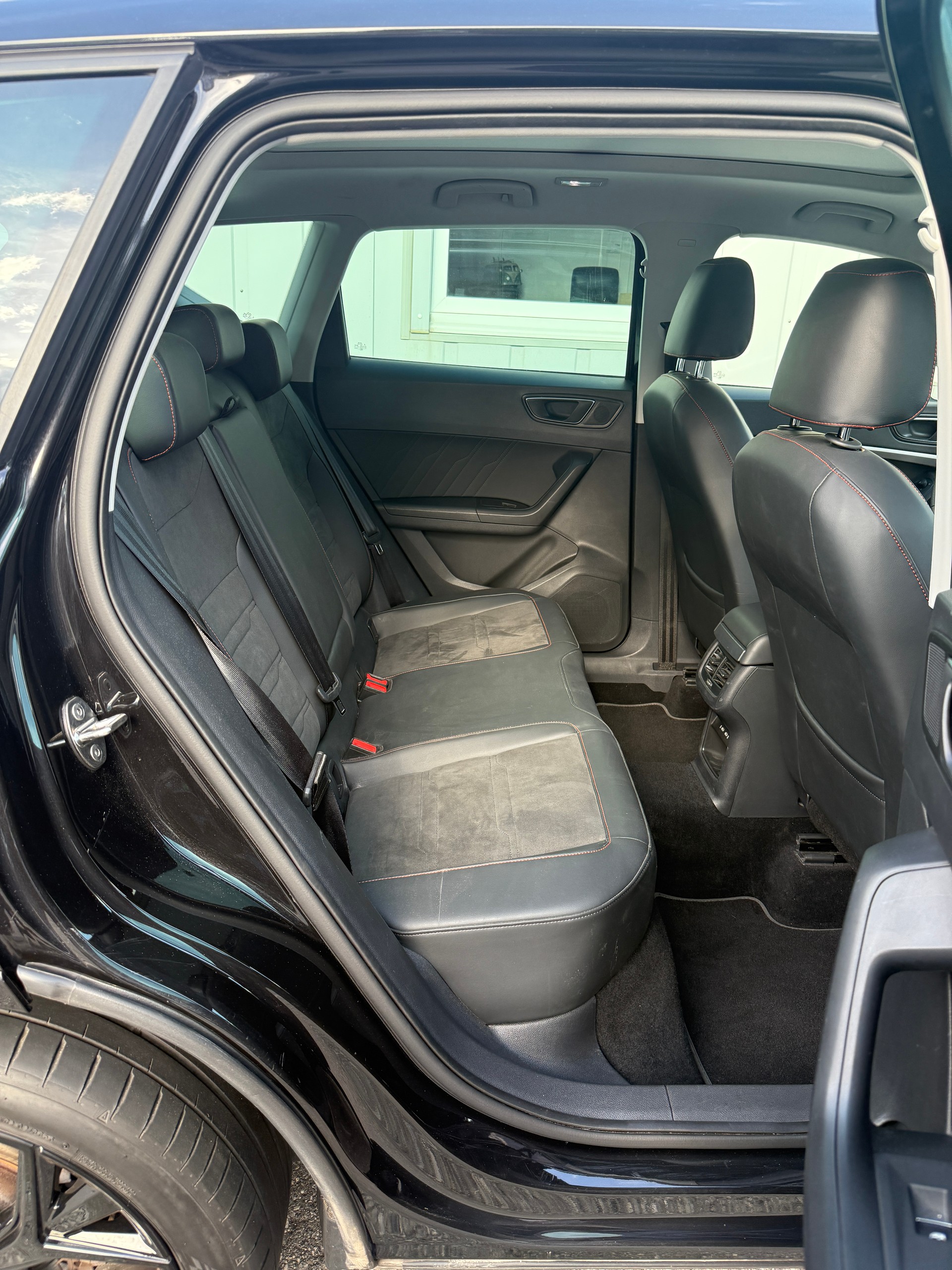 SEAT Ateca 2.0 TDI CR Hola FR DSG 4Drive * 1. HAND * FRISCH MFK * AHK * PANORAMA*-image-14