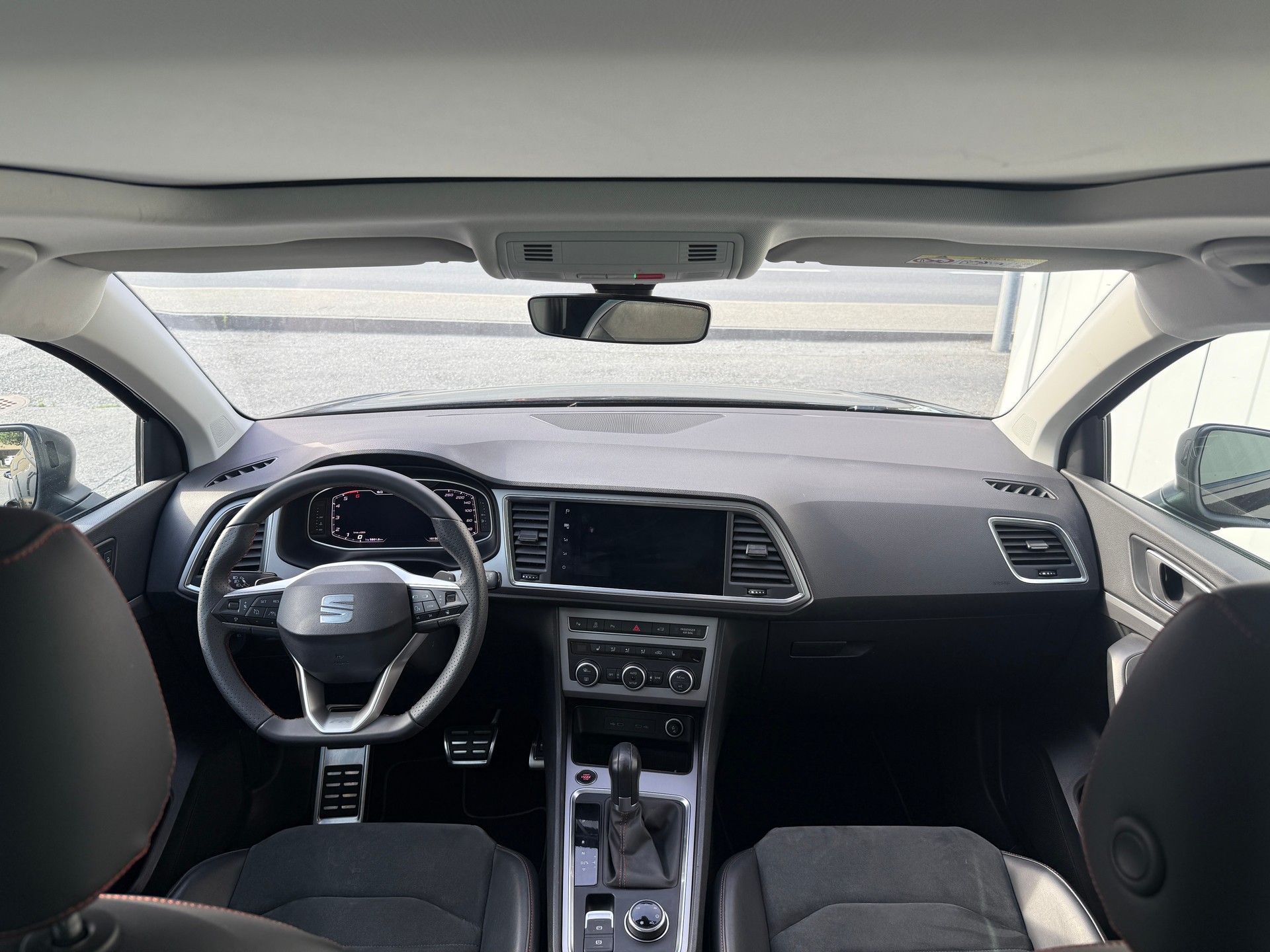 SEAT Ateca 2.0 TDI CR Hola FR DSG 4Drive * 1. HAND * FRISCH MFK * AHK * PANORAMA*-image-16