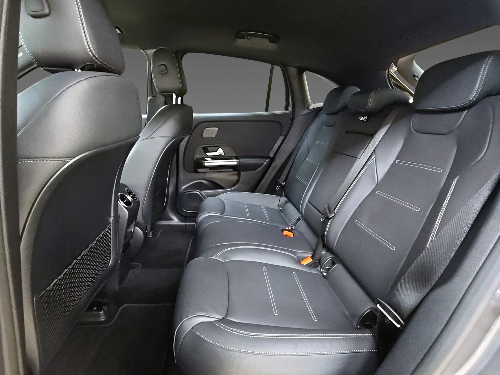MERCEDES-BENZ EQA 350 4Matic AMG Line-image-9
