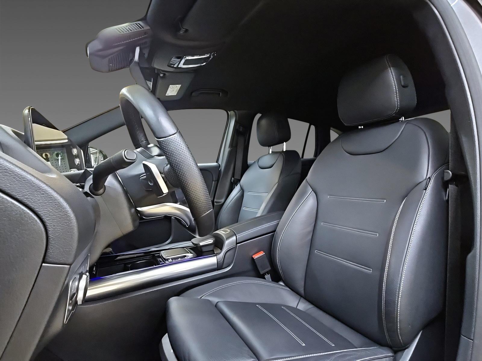 MERCEDES-BENZ EQA 350 4Matic AMG Line-image-10