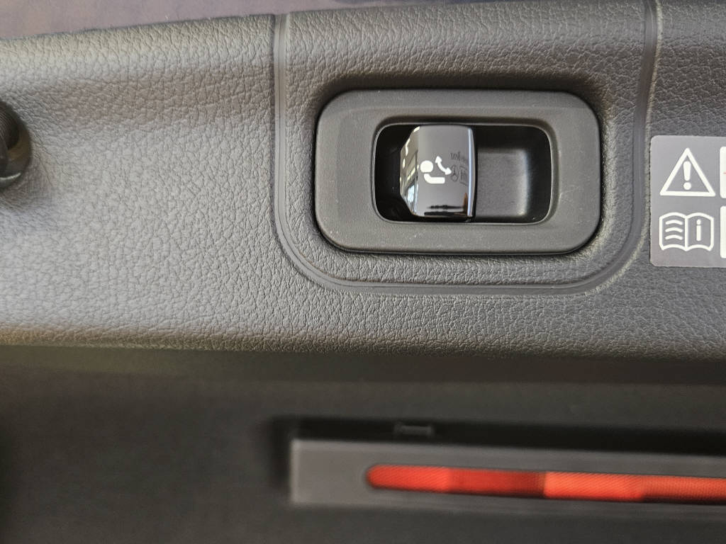 MERCEDES-BENZ C 220 d 4Matic Limousine AMG Line Swiss Star-image-13