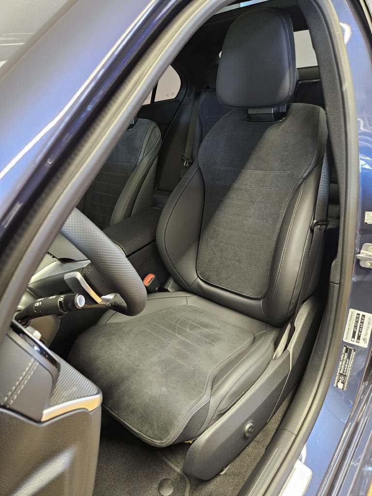 MERCEDES-BENZ C 220 d 4Matic Limousine AMG Line Swiss Star-image-5