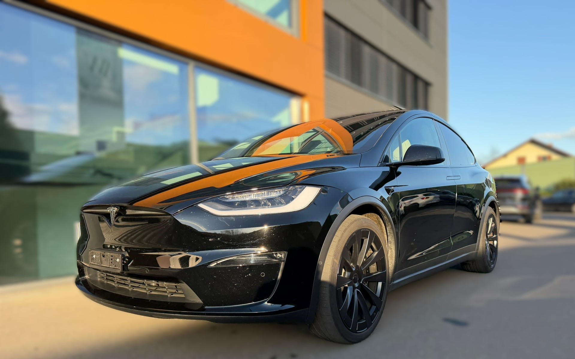 TESLA Model X Plaid-showroom-element-2