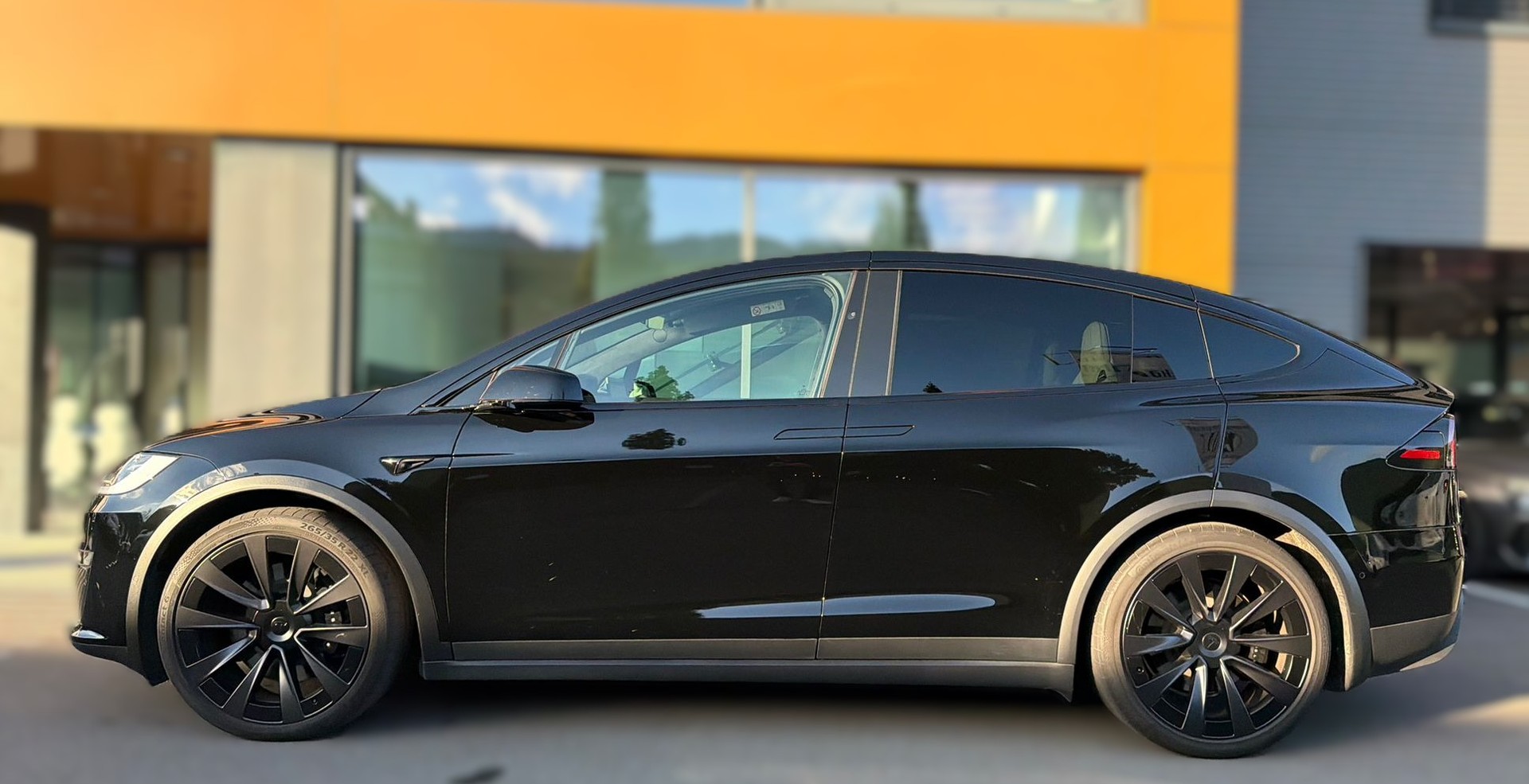 TESLA Model X Plaid-showroom-element-1