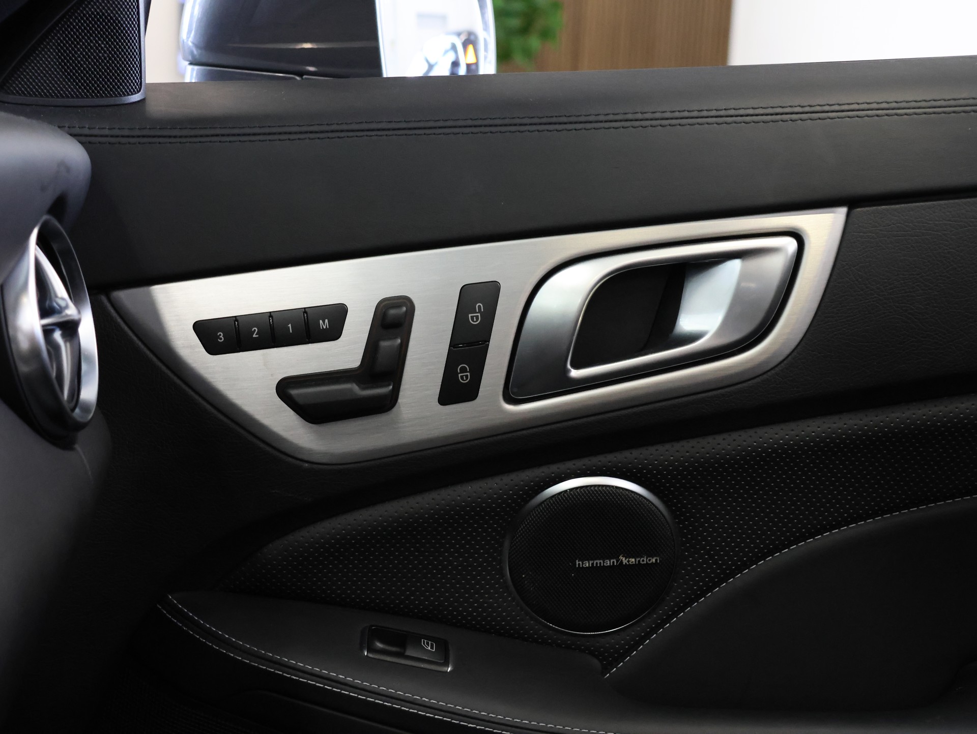 MERCEDES-BENZ SLK 350 7G-Tronic *Harman Kardon* *AMG Line* *Memory Sitze*-image-27