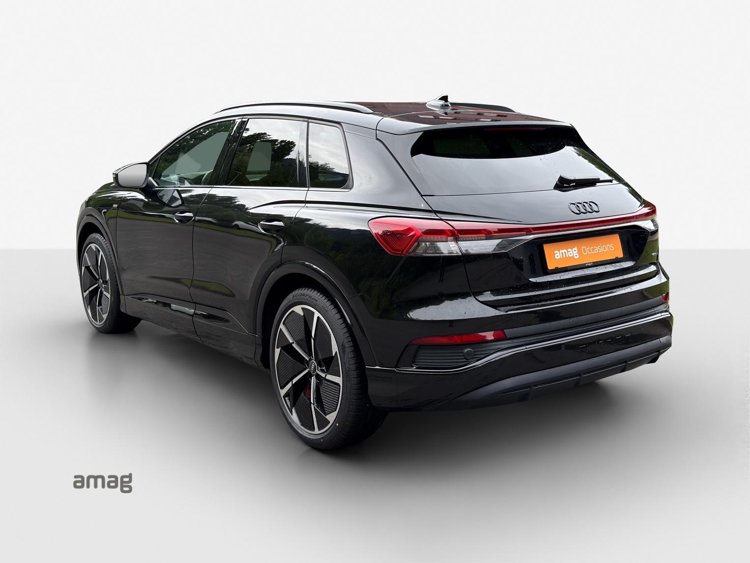 AUDI Q4 e-tron 50 quattro-showroom-element-2