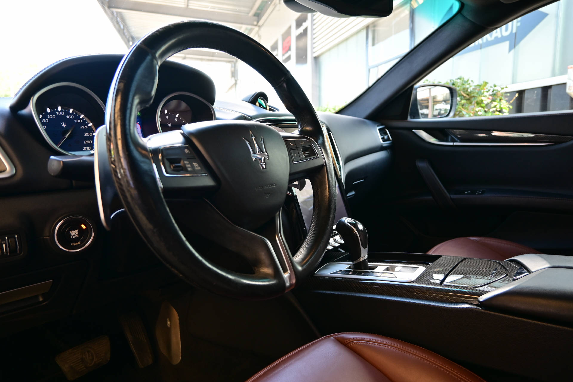 MASERATI Ghibli 3.0 V6 S Q4 **Carbon**-image-8