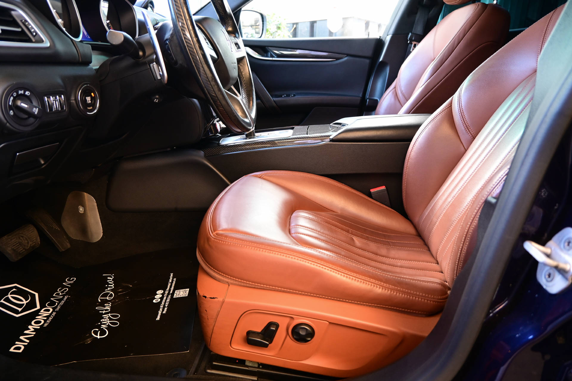 MASERATI Ghibli 3.0 V6 S Q4 **Carbon**-image-11
