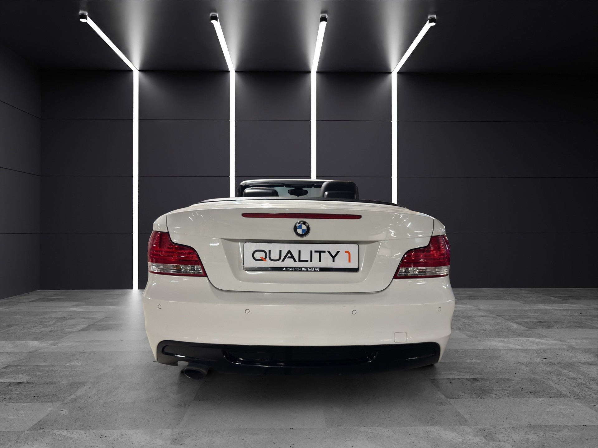 BMW 118i Cabrio-image-5