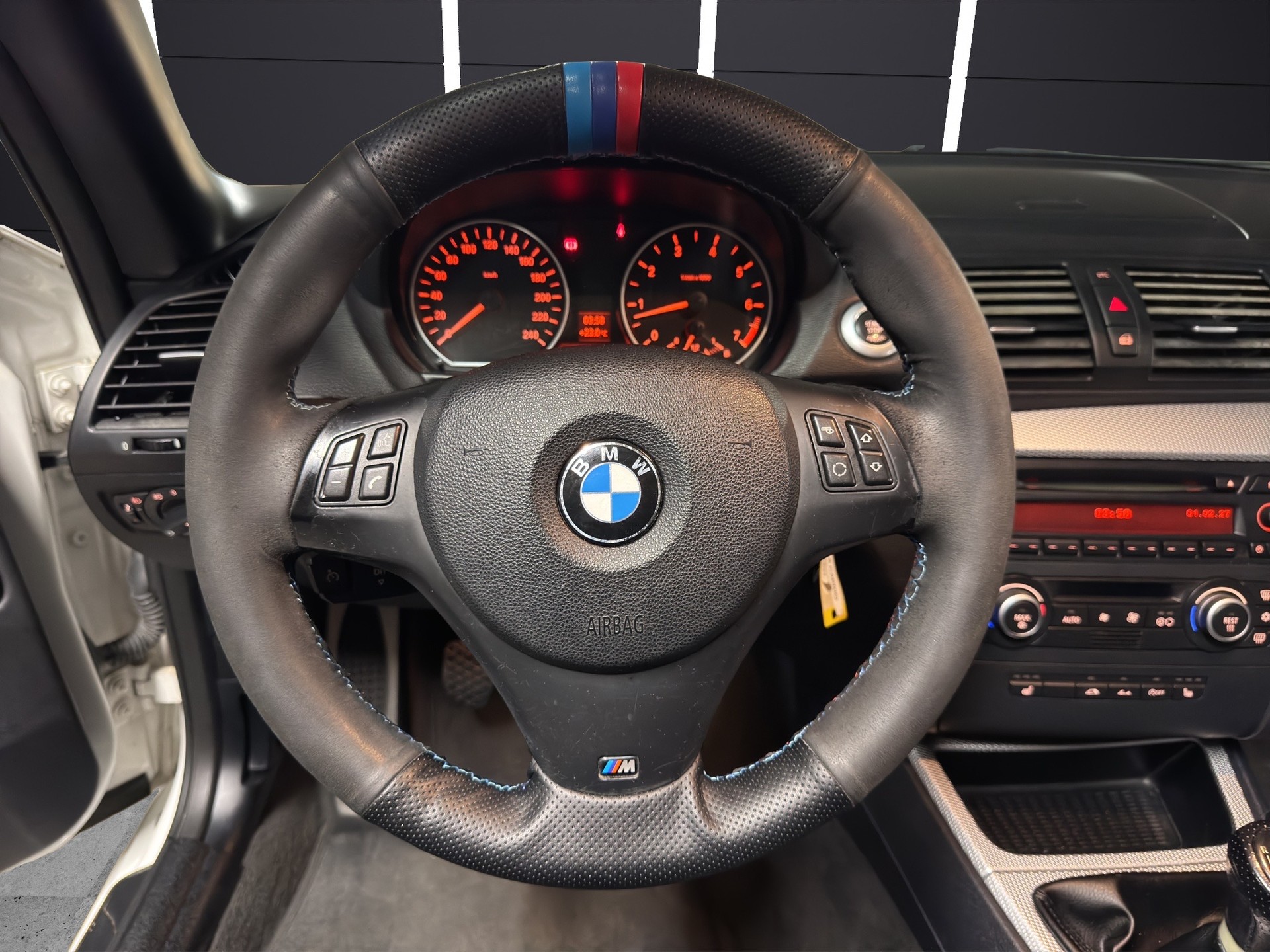 BMW 118i Cabrio-image-11