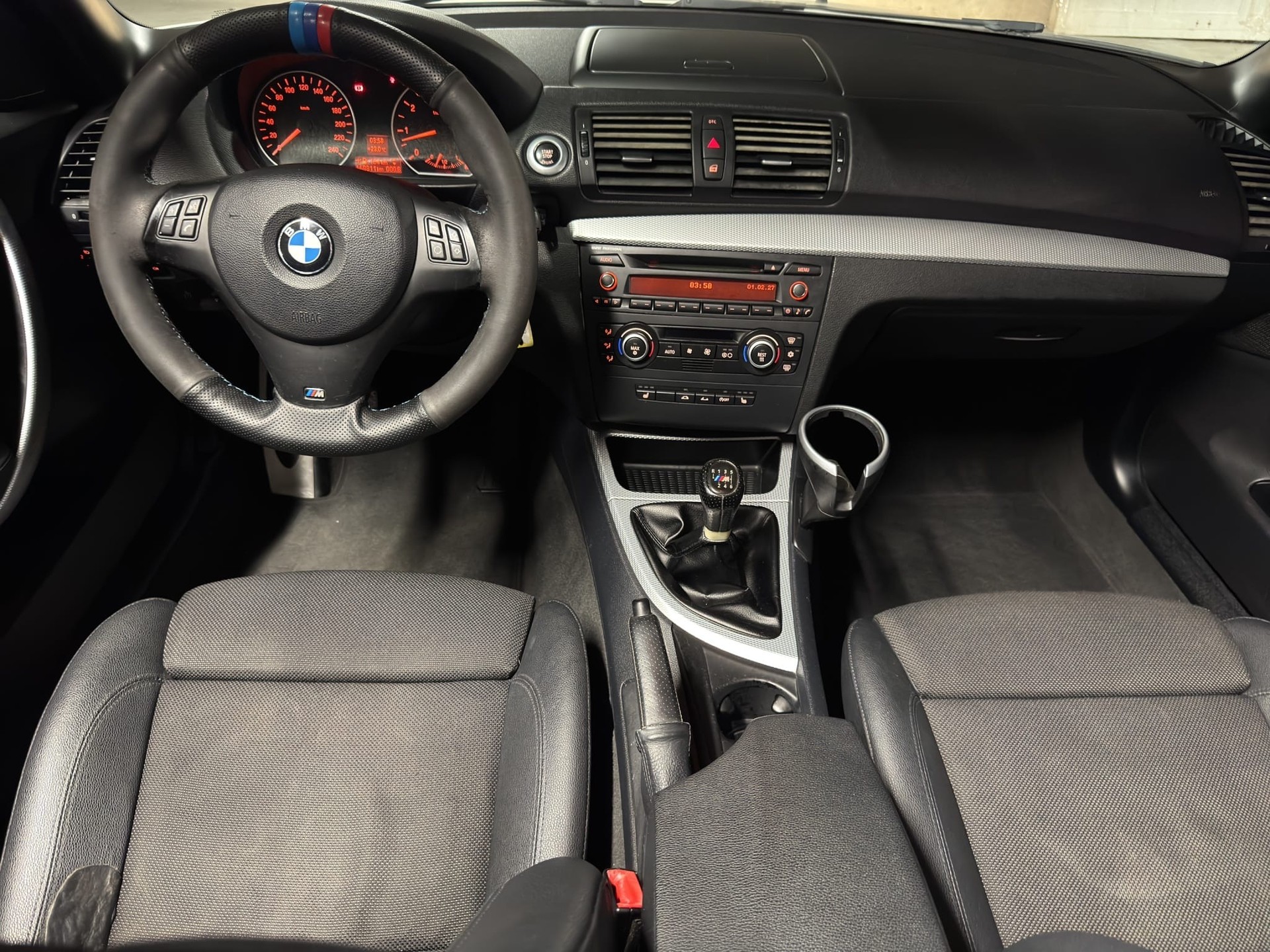 BMW 118i Cabrio-image-10