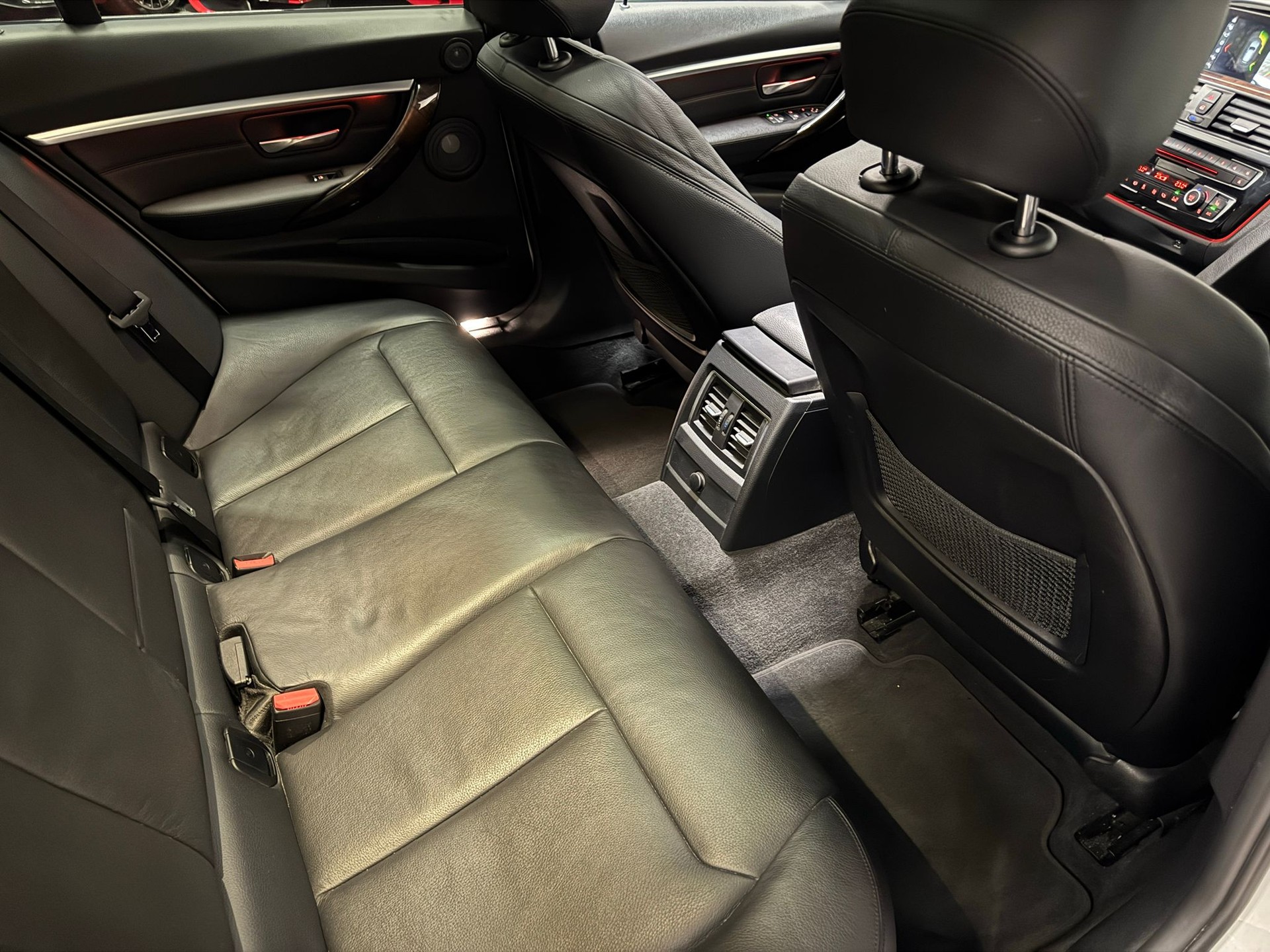 BMW 340i xDrive SAG Touring-image-12