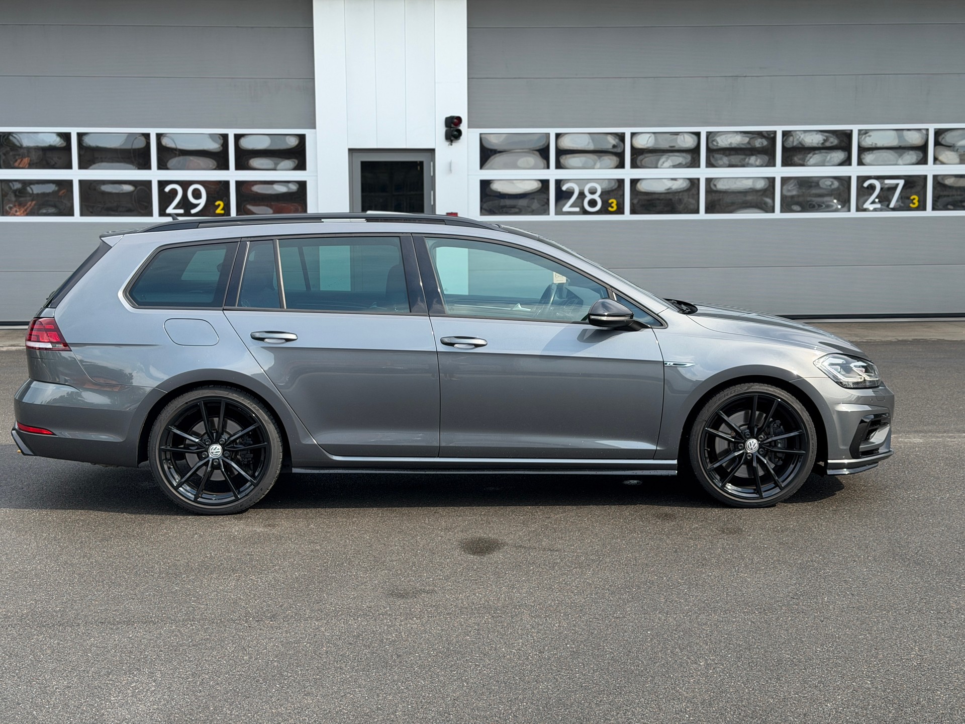 VW Golf Variant 2.0 TSI R 4Motion DSG-showroom-element-2