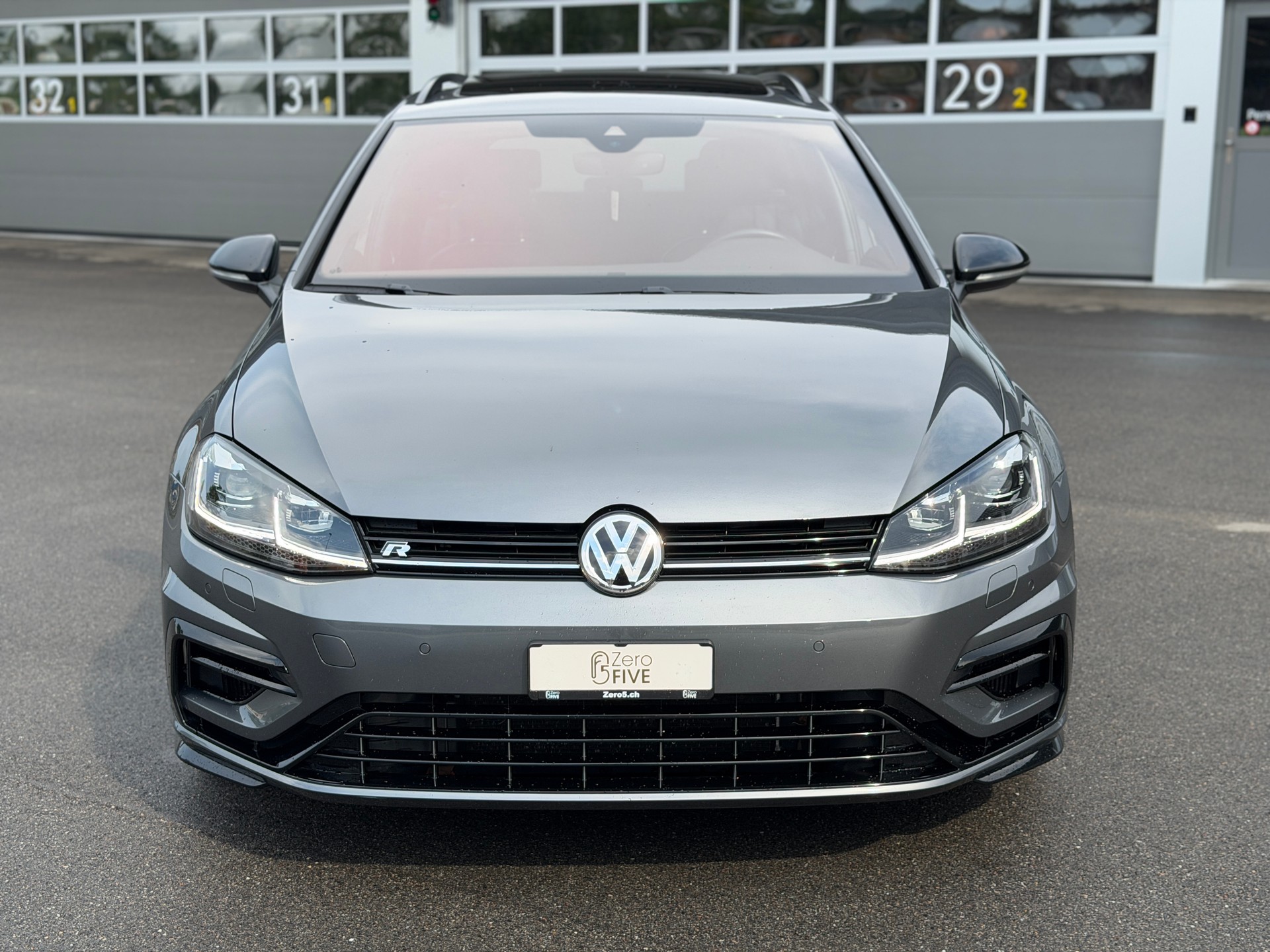 VW Golf Variant 2.0 TSI R 4Motion DSG-showroom-element-1