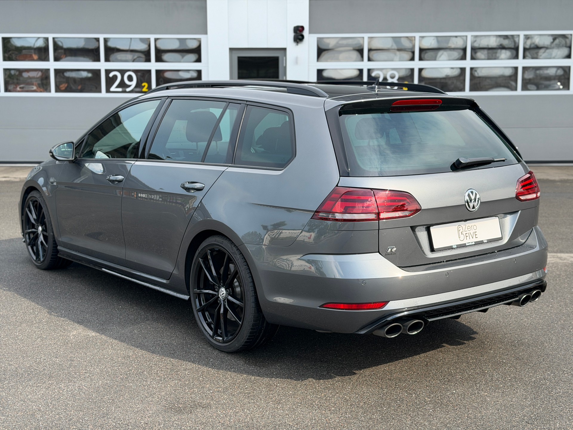 VW Golf Variant 2.0 TSI R 4Motion DSG-showroom-element-3